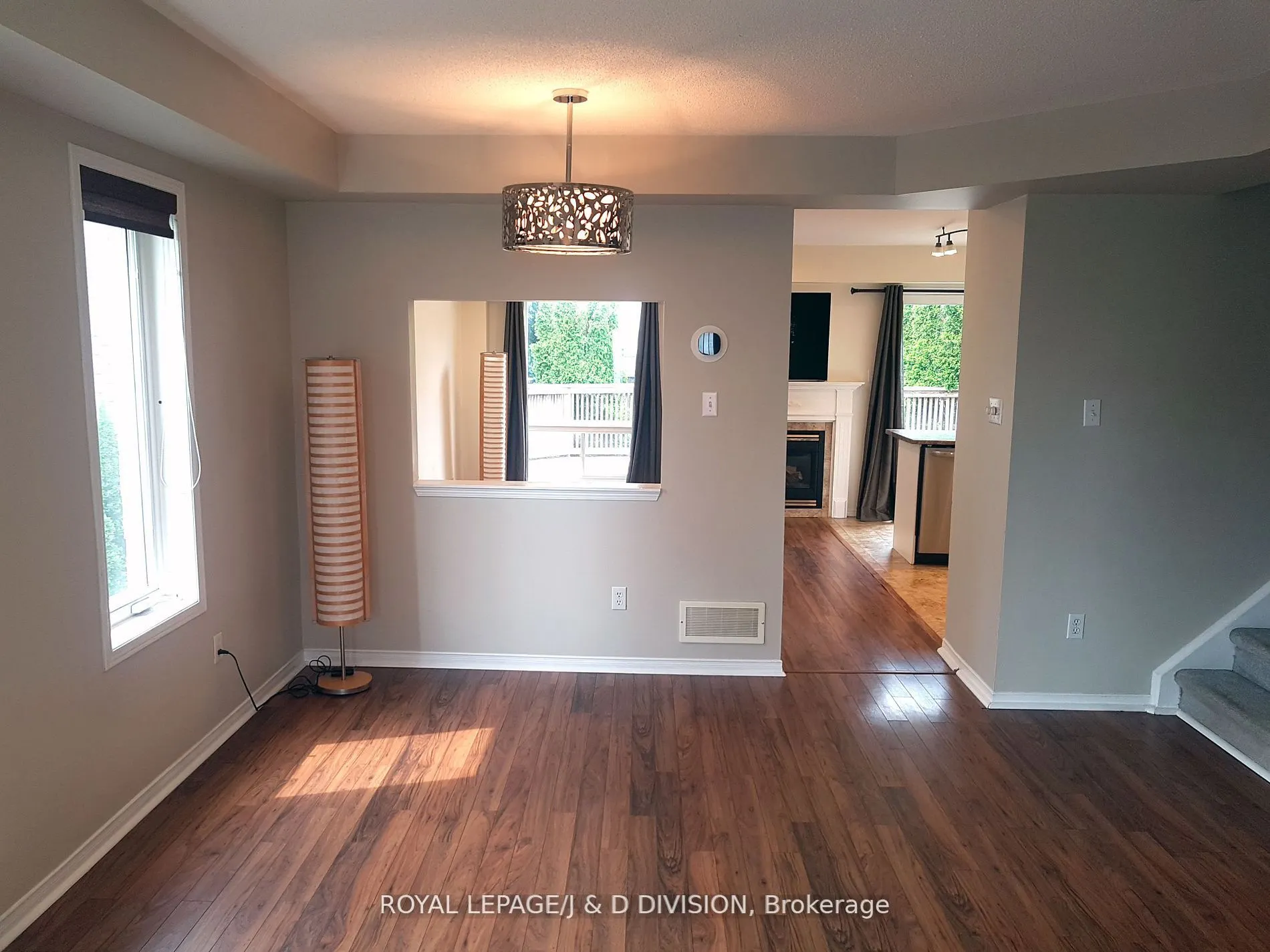 554 Heddle Crescent