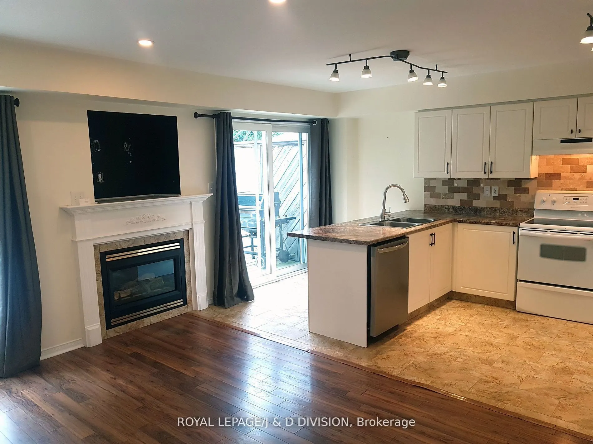 554 Heddle Crescent