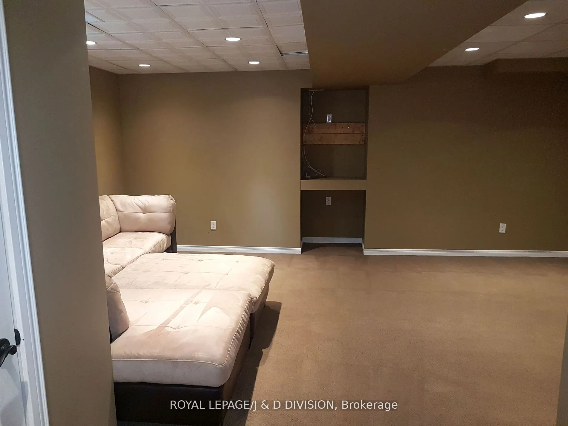 554 Heddle Crescent
