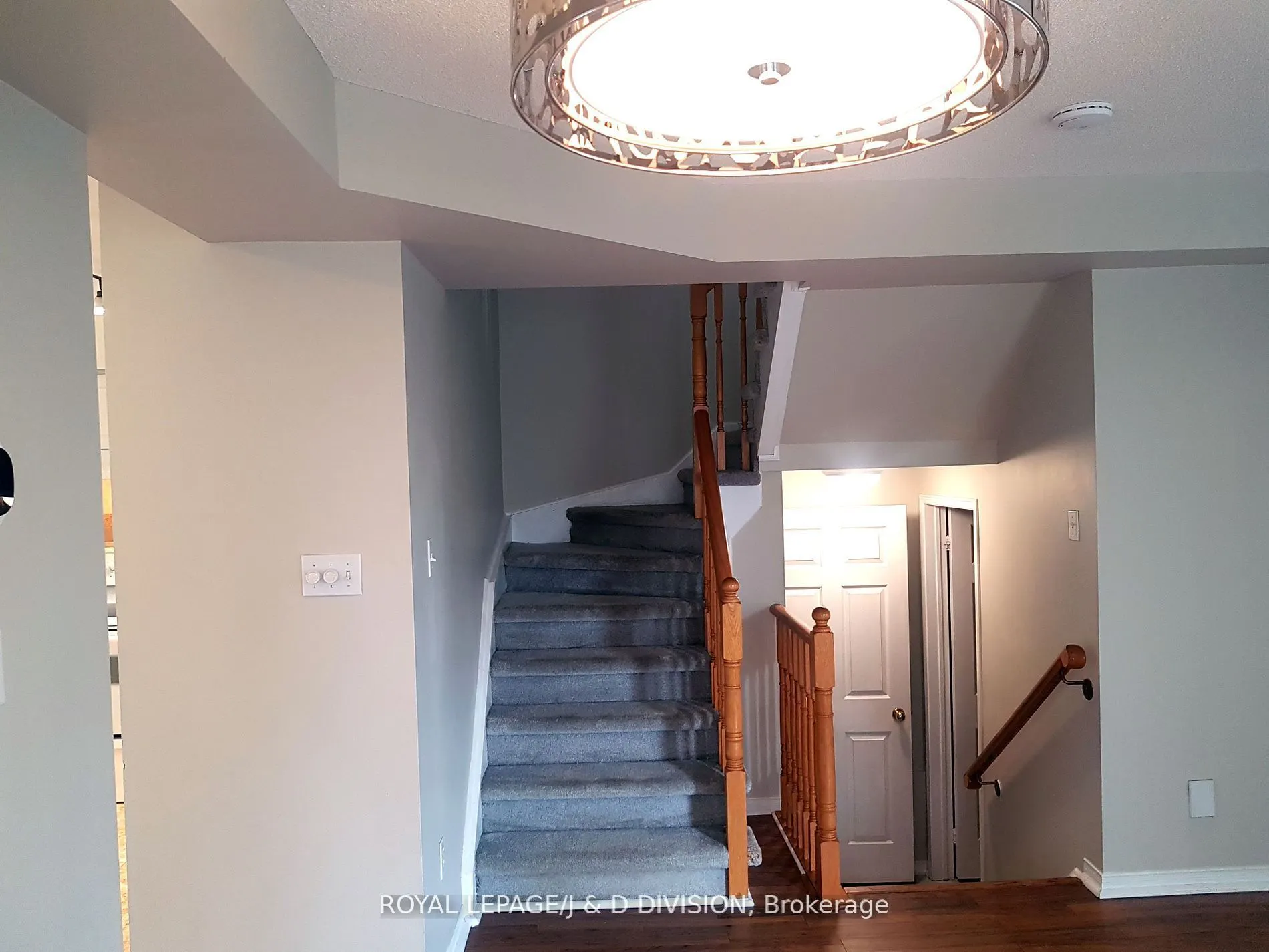 554 Heddle Crescent