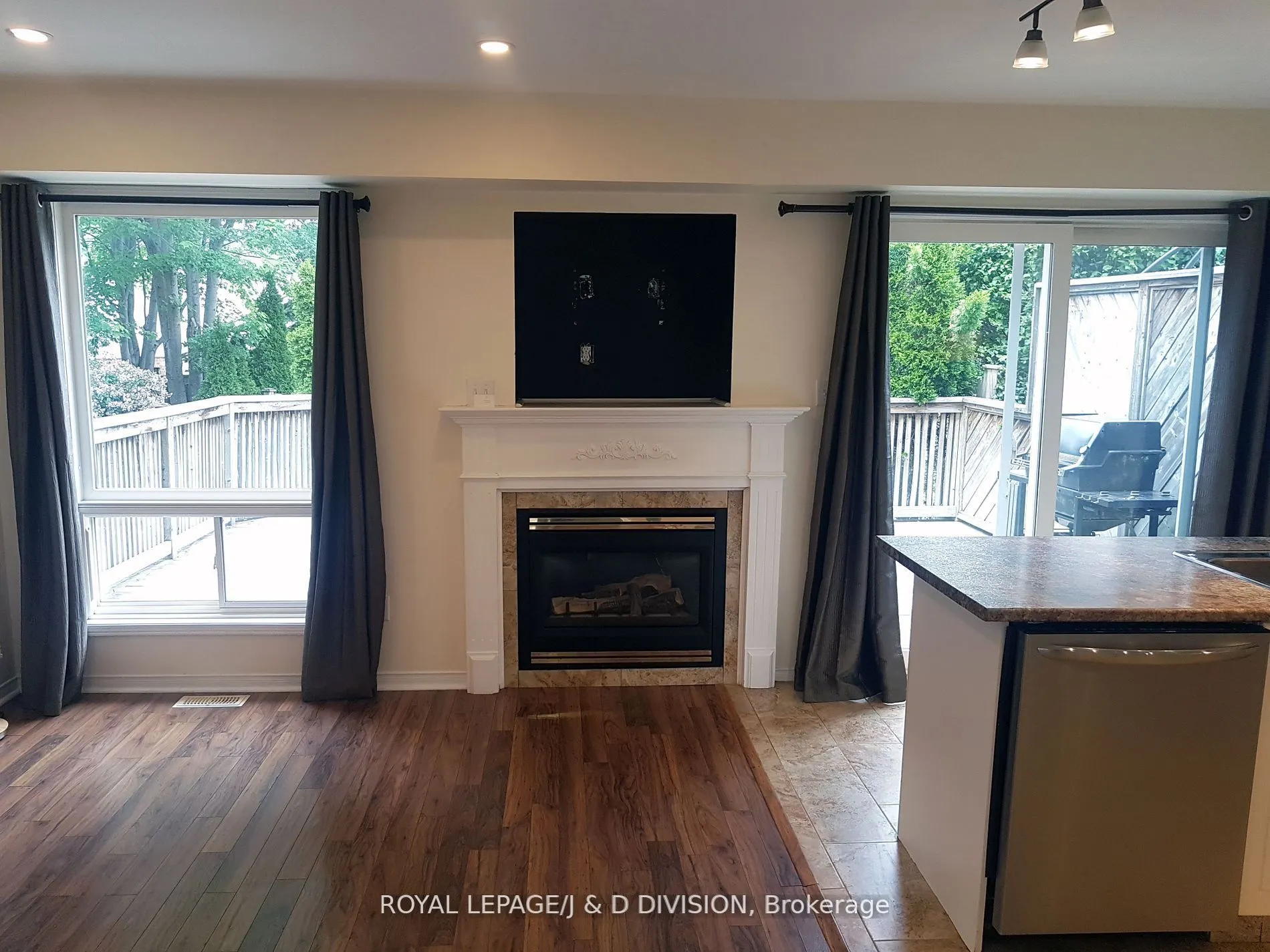 554 Heddle Crescent