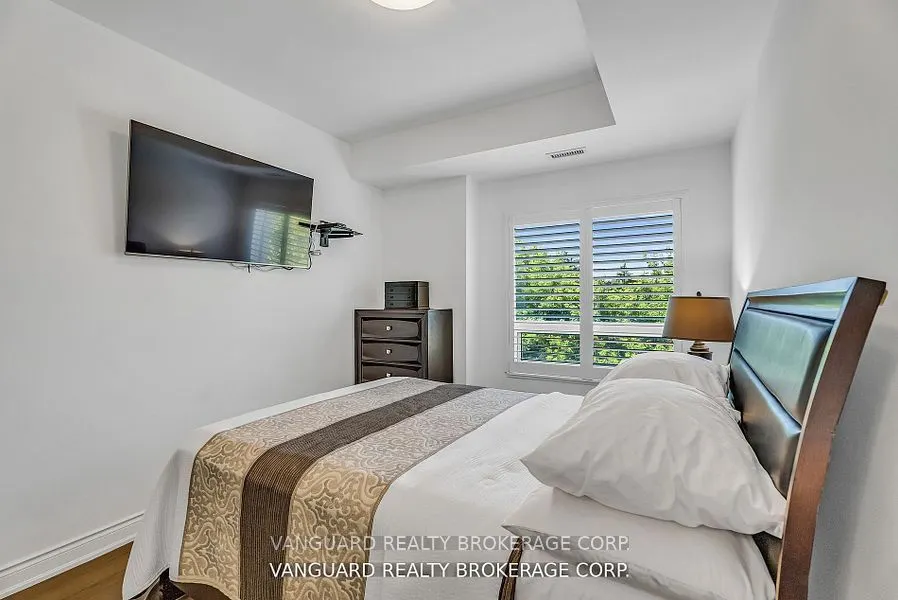 86 Woodbridge Avenue, #209