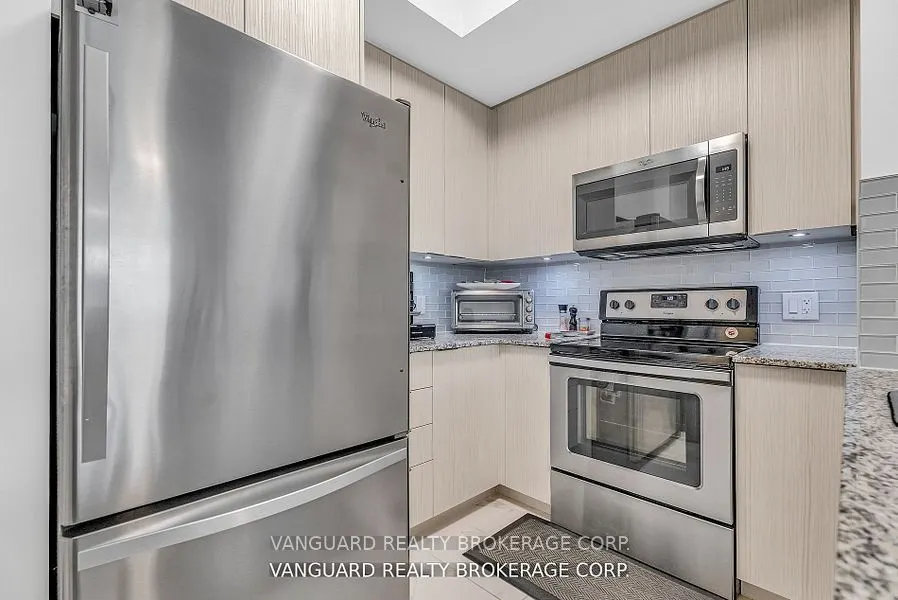 86 Woodbridge Avenue, #209