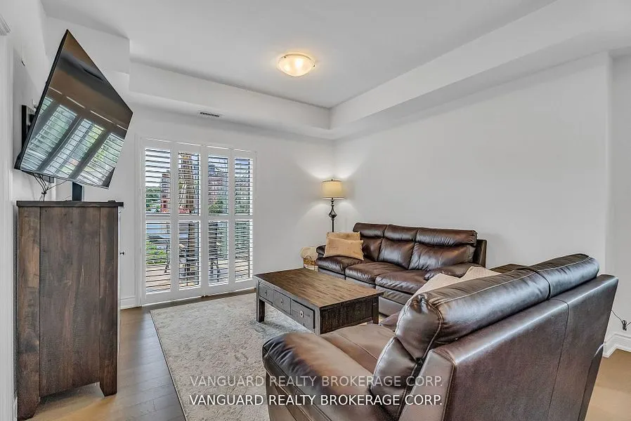 86 Woodbridge Avenue, #209