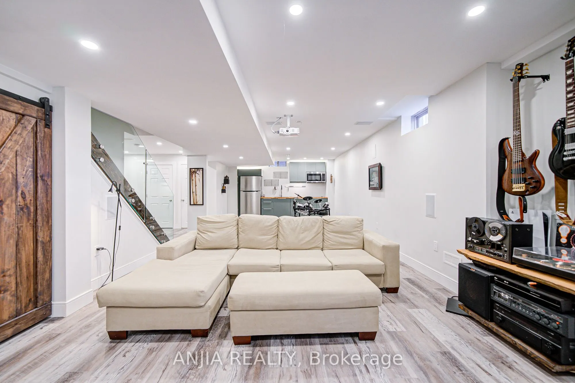 96 Brock Avenue