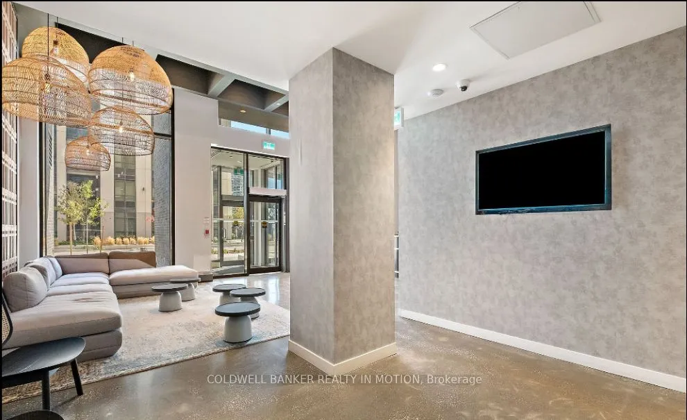 10 Abeja Street, #2418