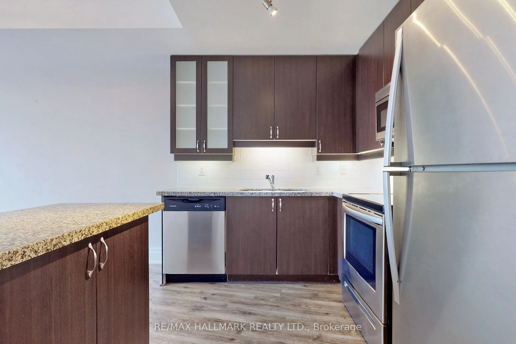 111 Upper Duke Crescent, #610