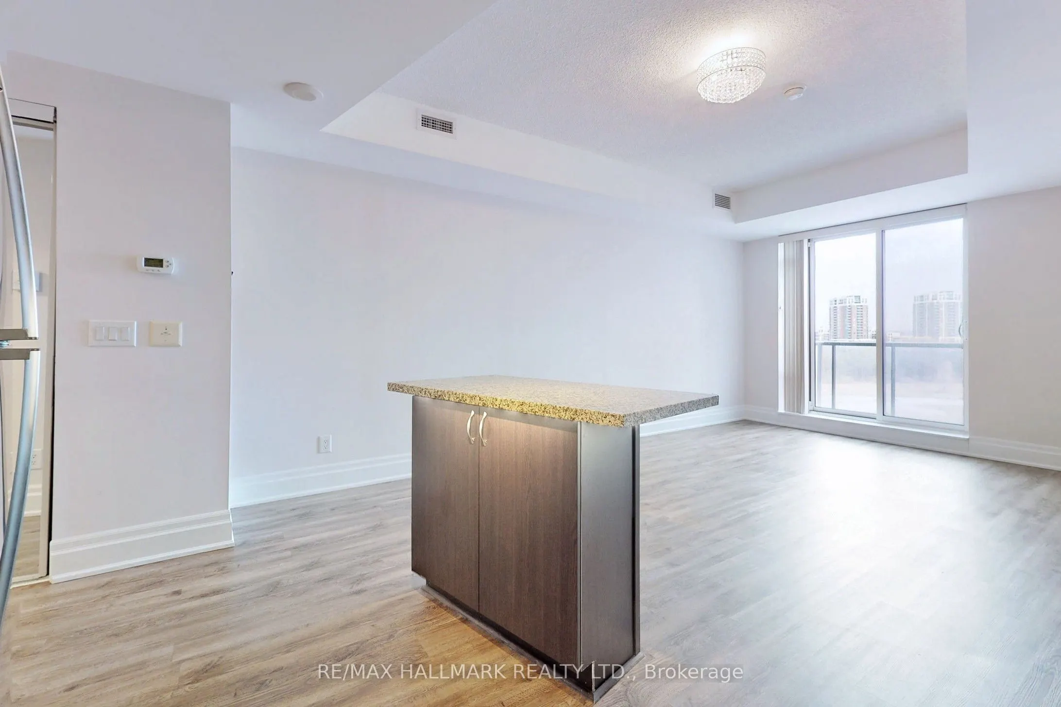 111 Upper Duke Crescent, #610