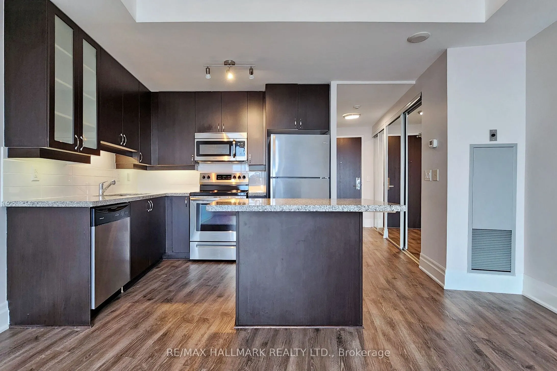 111 Upper Duke Crescent, #610