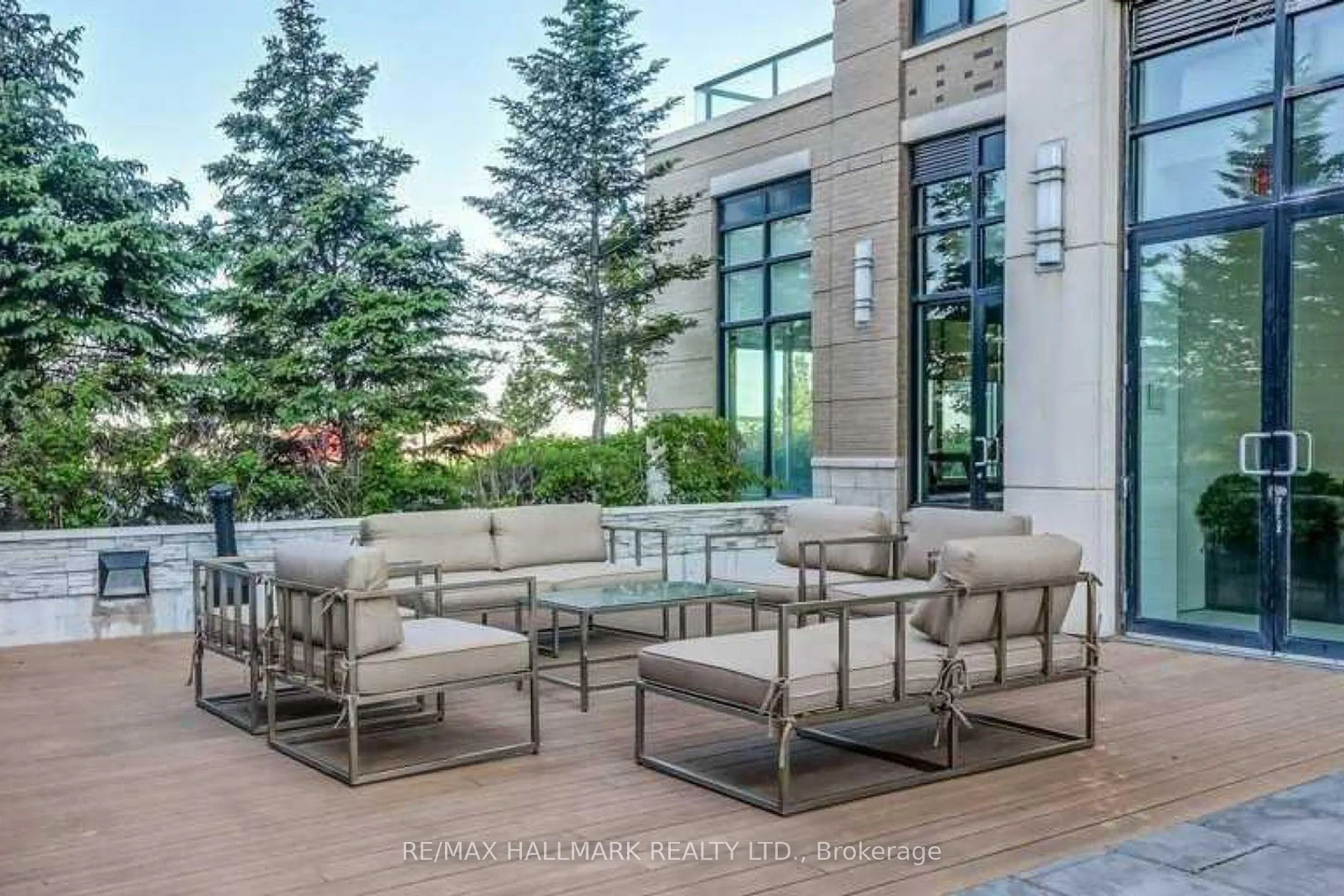 111 Upper Duke Crescent, #610