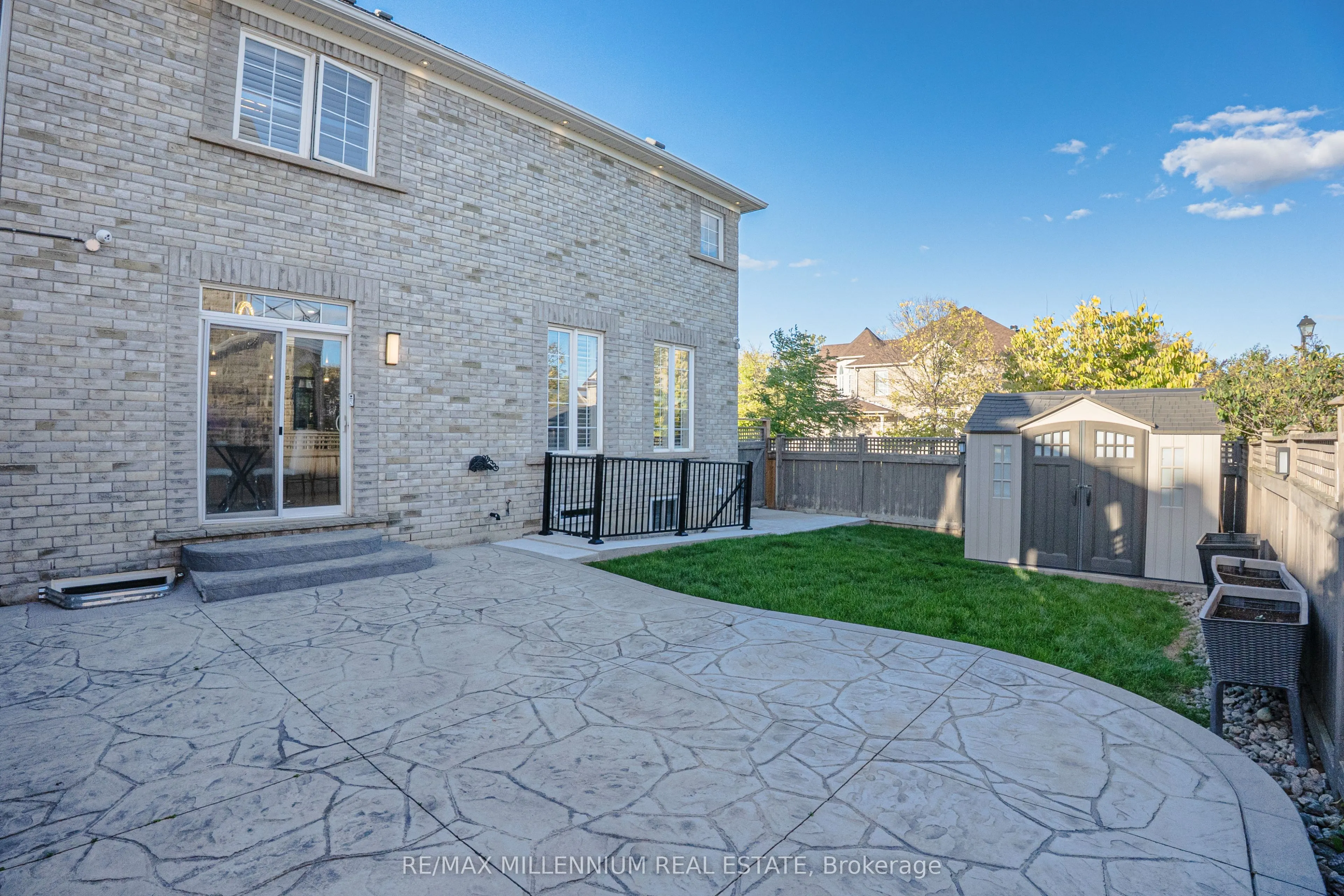 1 Bracknell Avenue