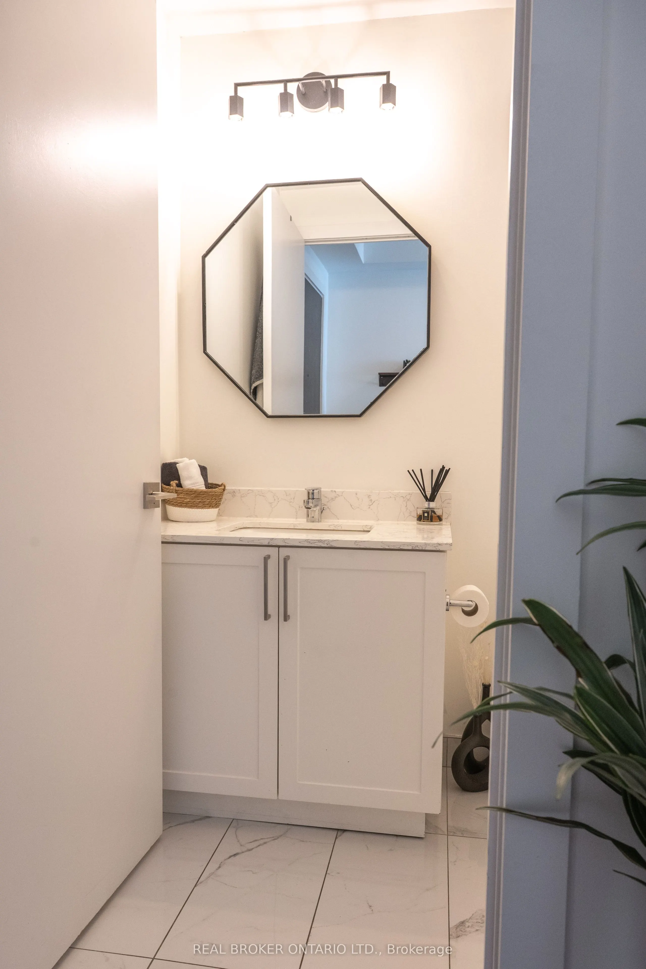 278 Buchanan Drive, #332E