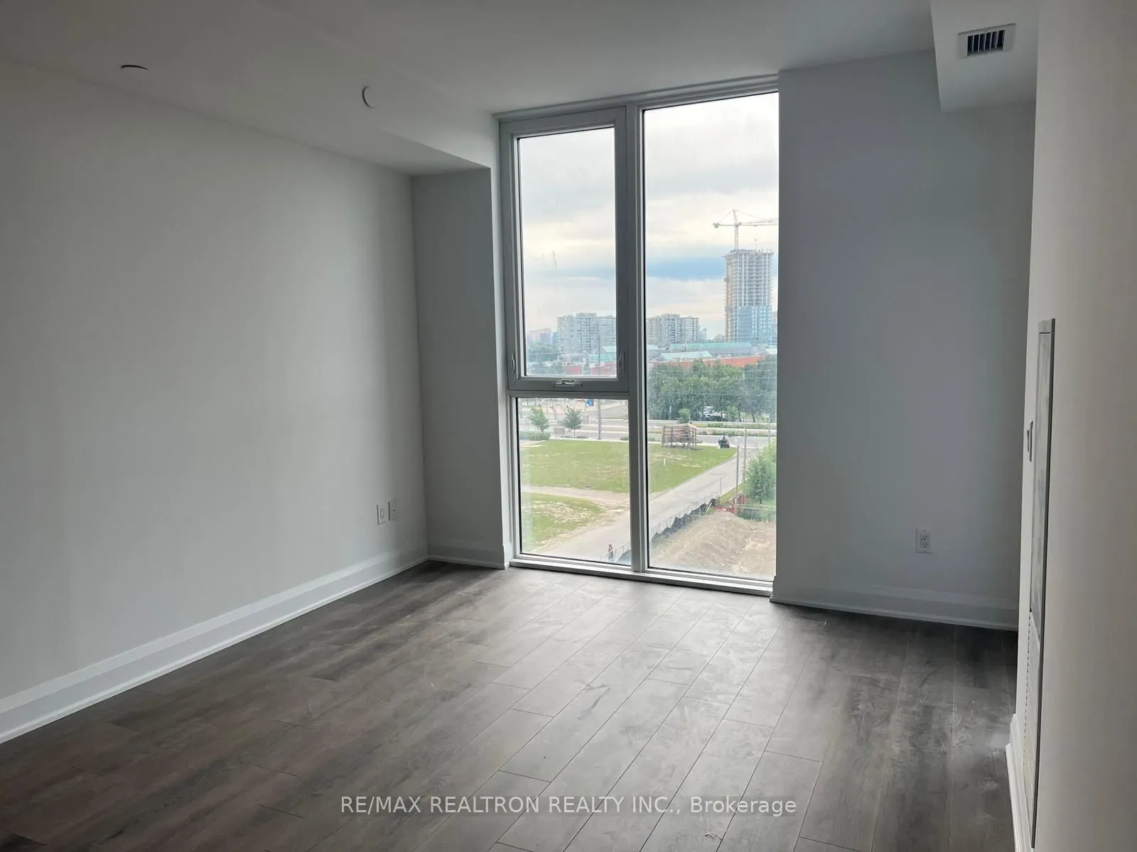 20 Gatineau Drive, #604