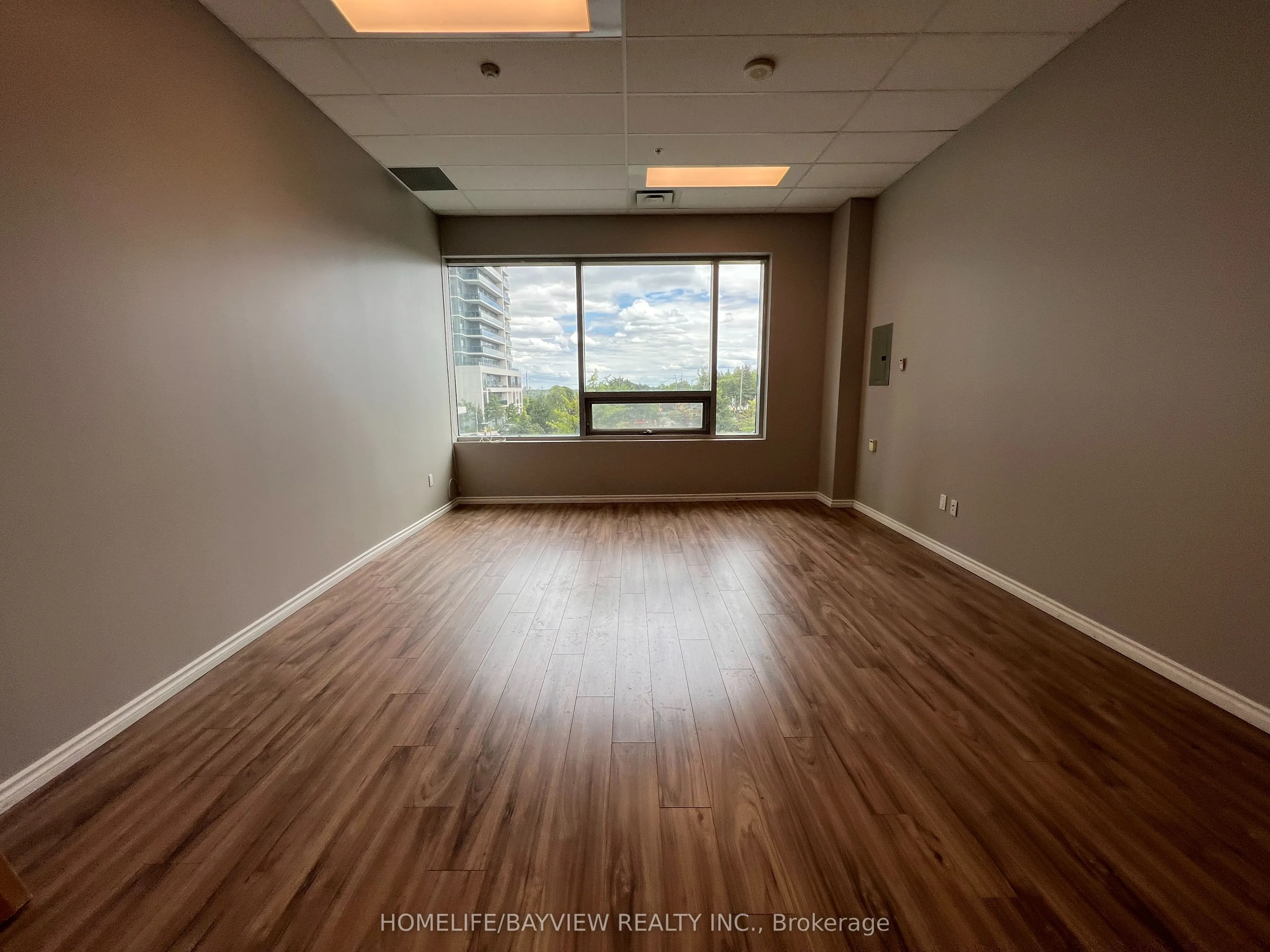 7163 Yonge Street, #207