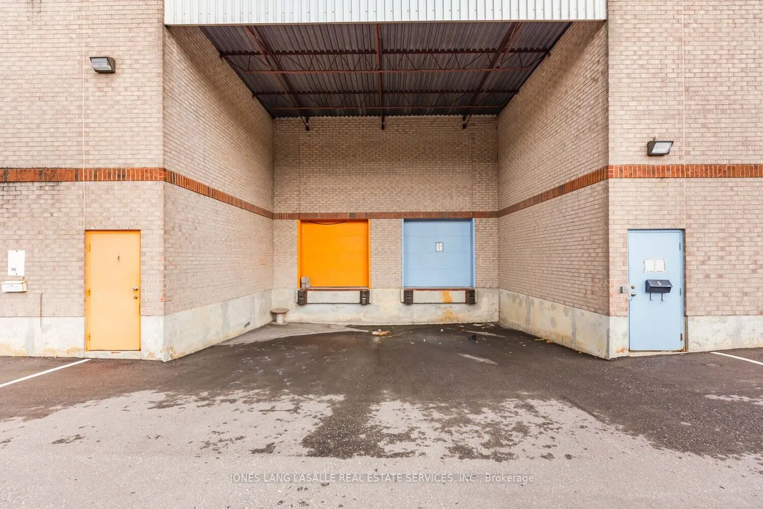 168 Konrad Crescent, #4