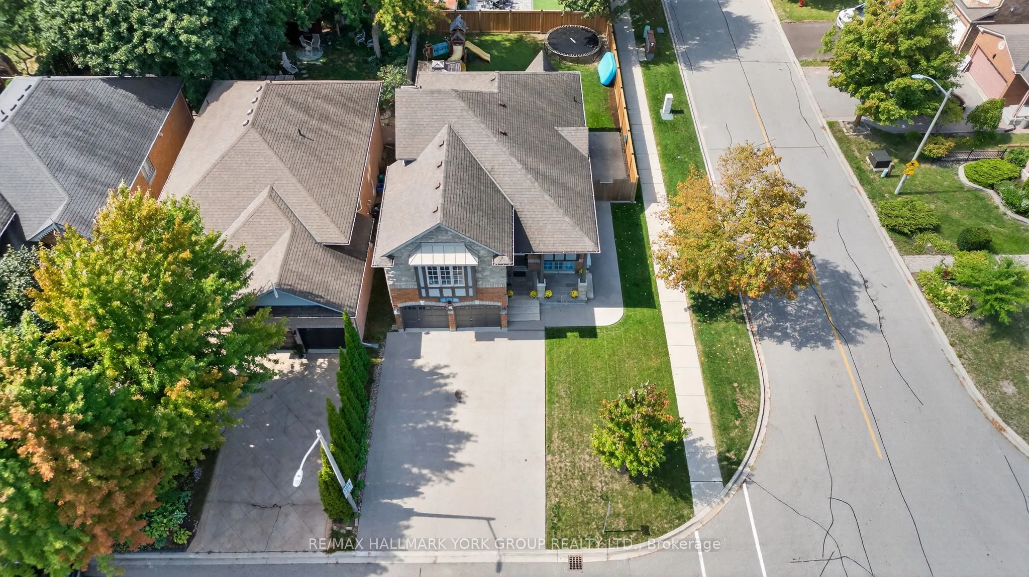 2 Hadley Court