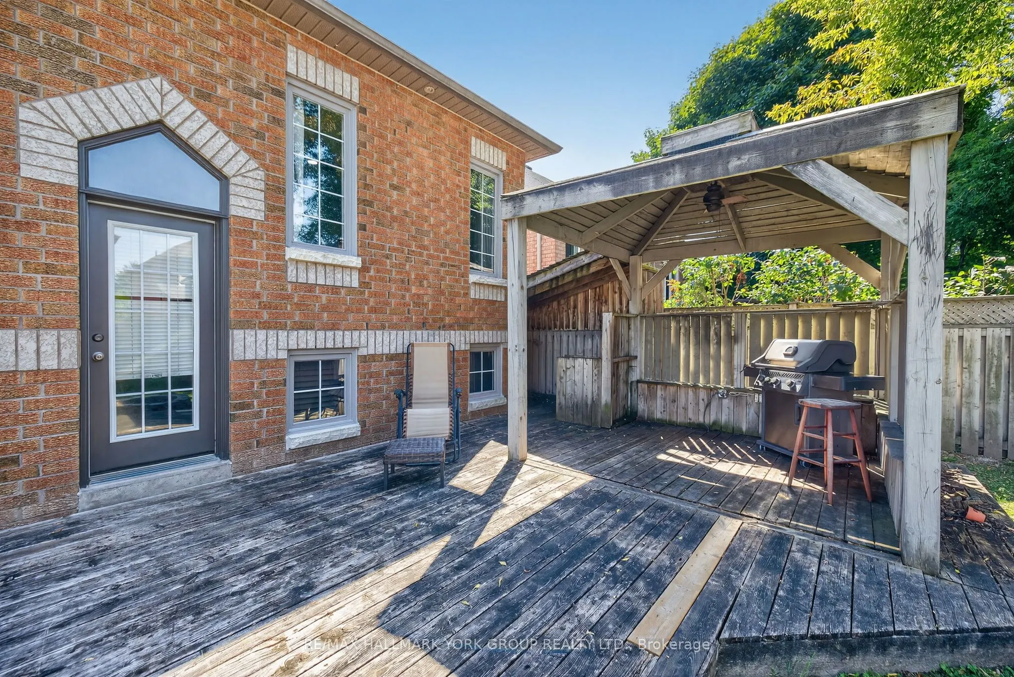 2 Hadley Court