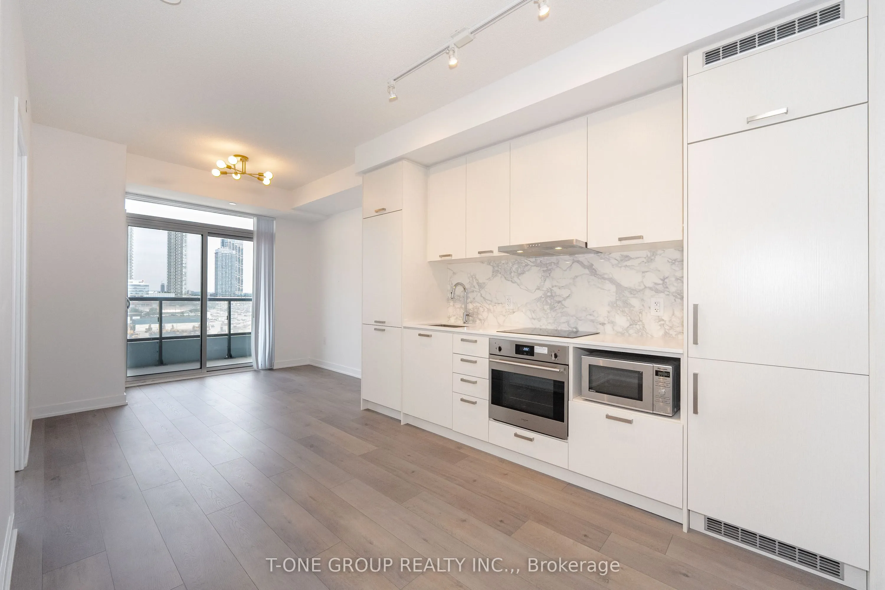 38 Honeycrisp Crescent, #921