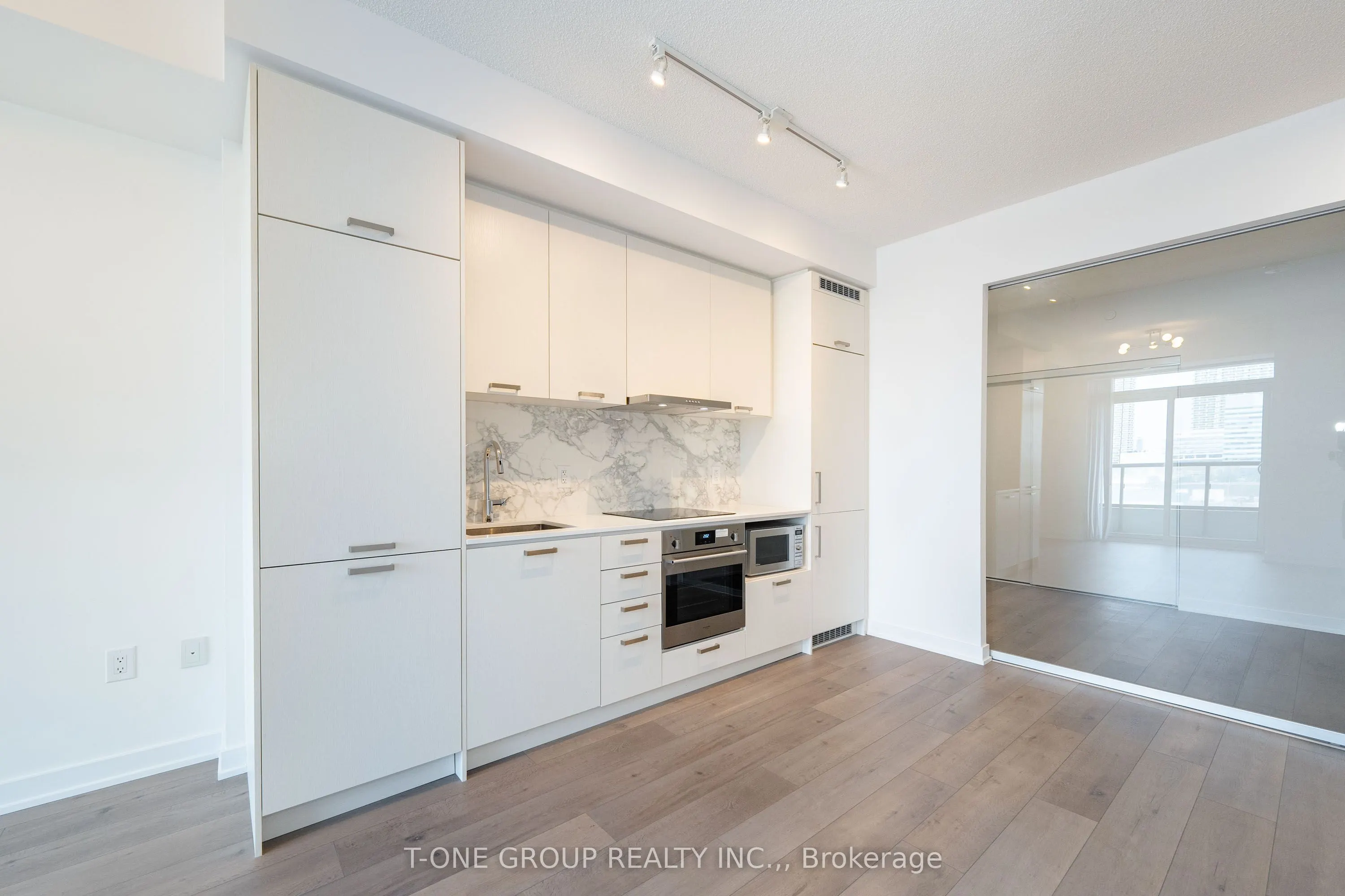 38 Honeycrisp Crescent, #921