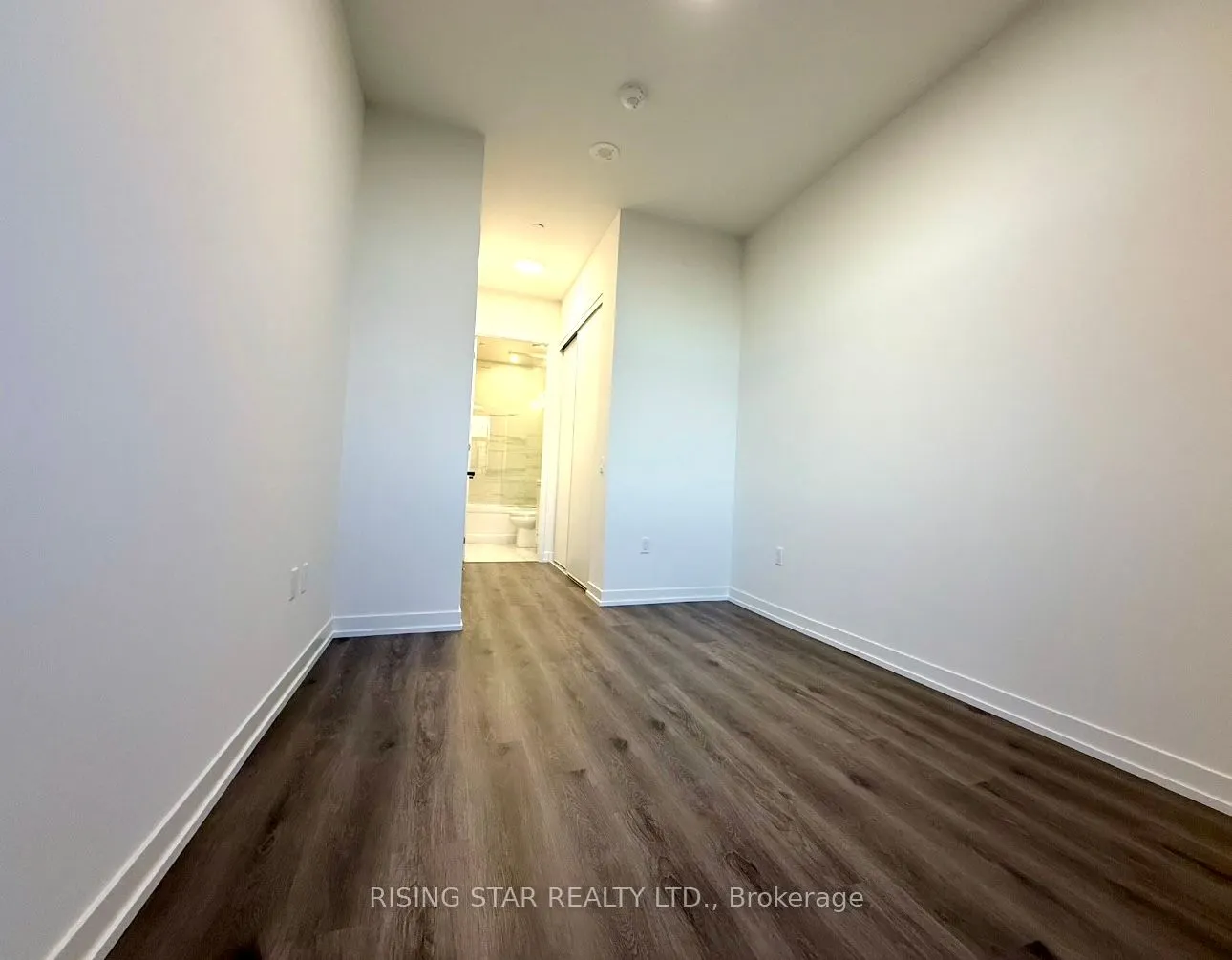 195 Commerce Street W, #PH-105