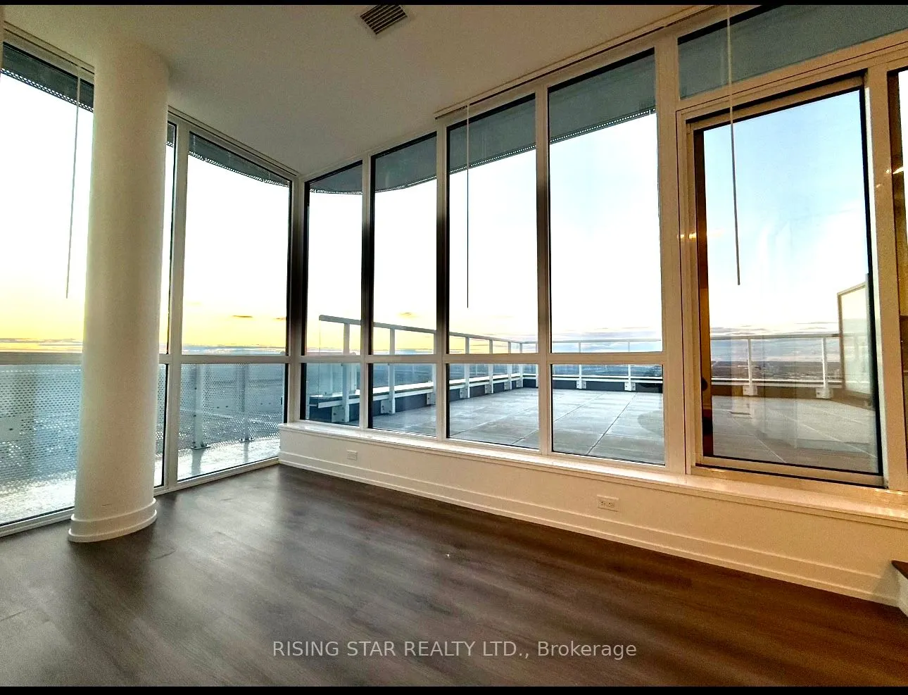 195 Commerce Street W, #PH-105