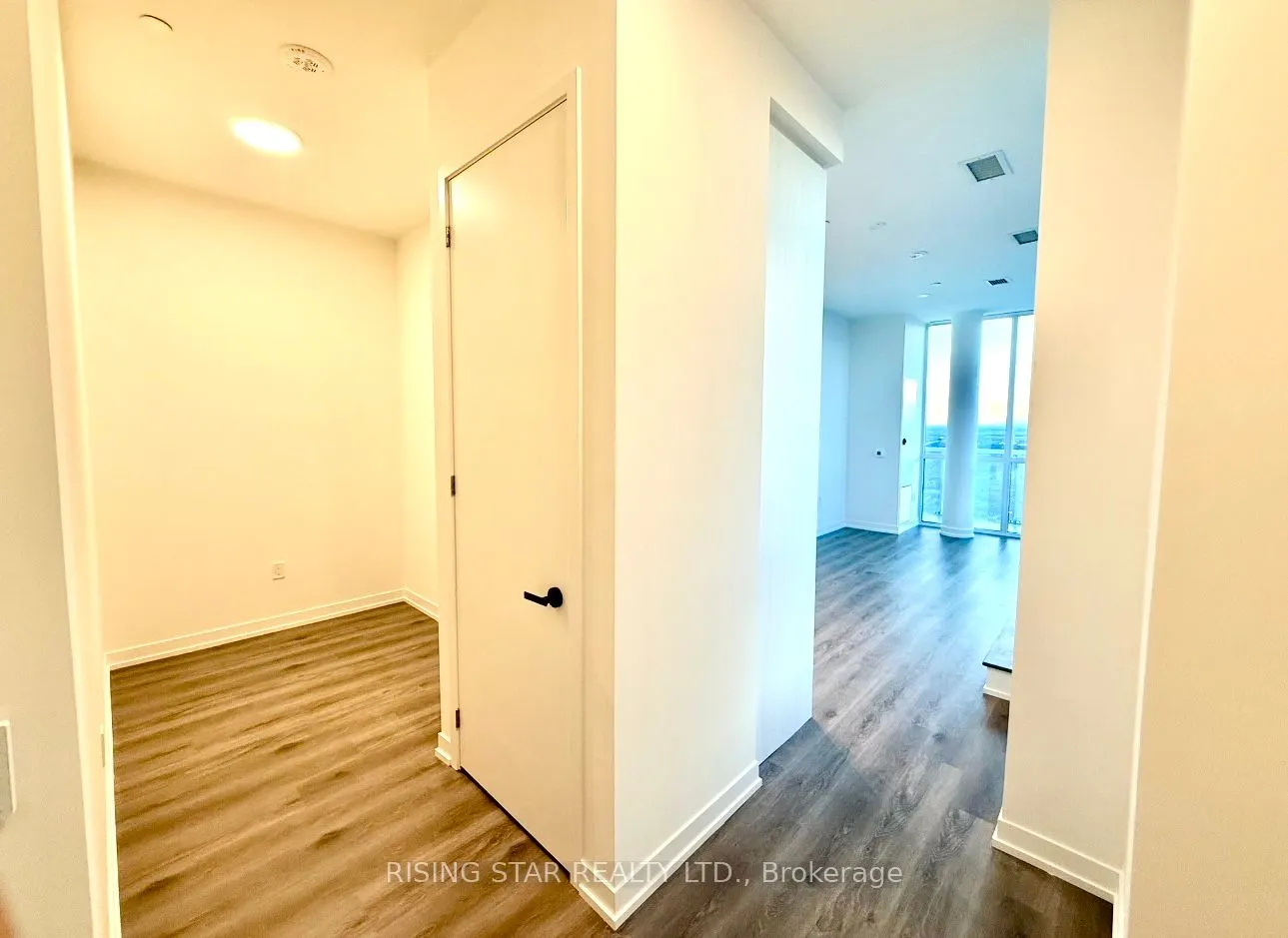 195 Commerce Street W, #PH-105