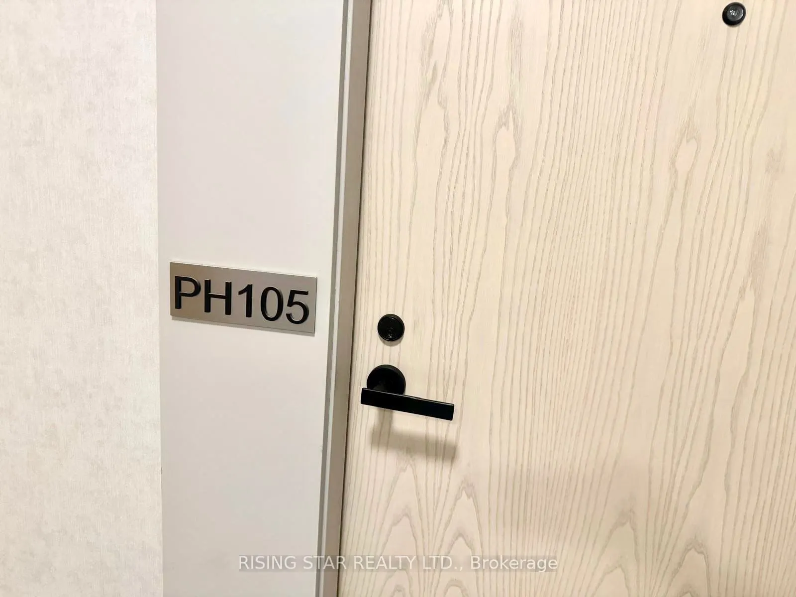 195 Commerce Street W, #PH-105