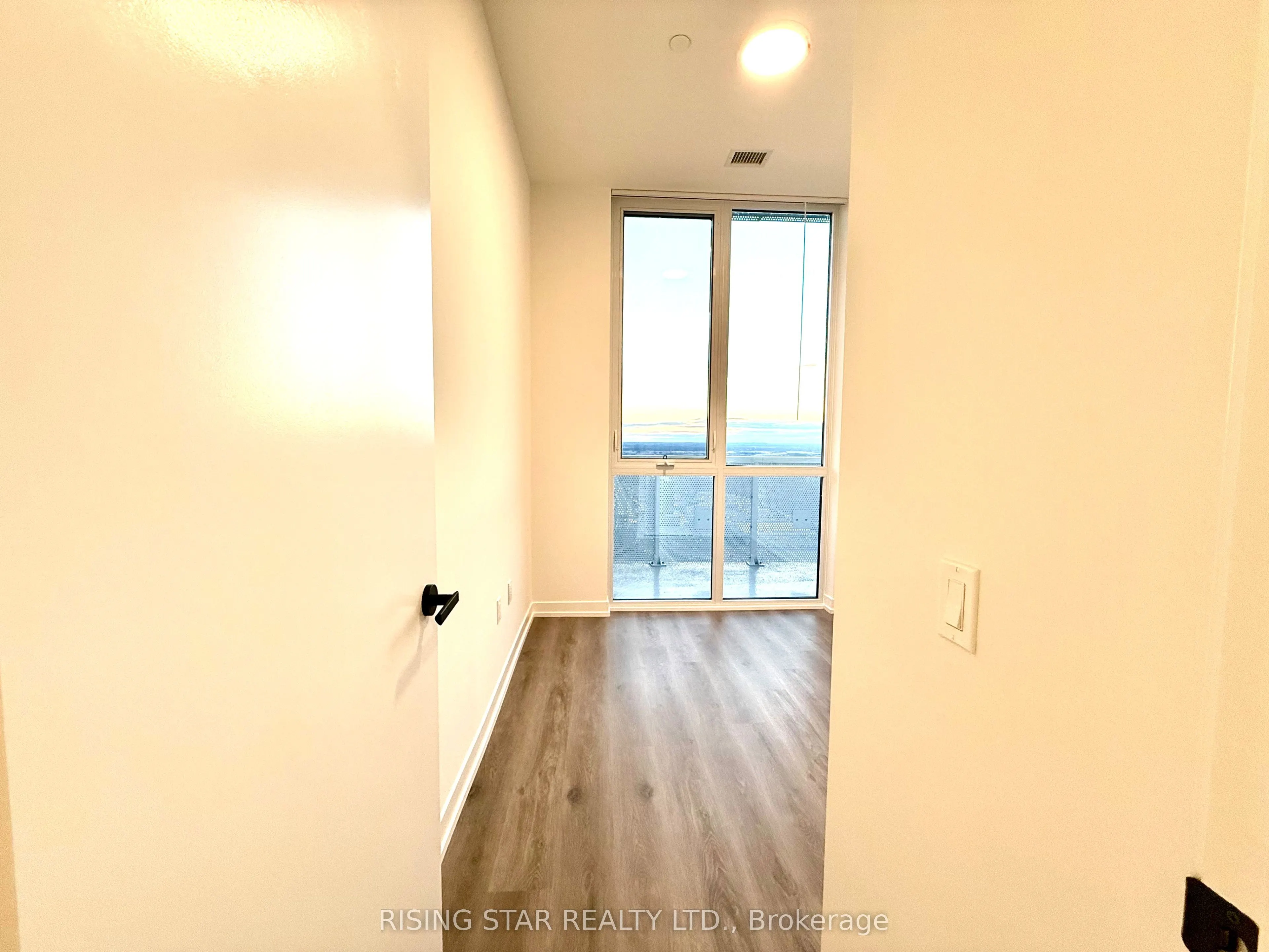 195 Commerce Street W, #PH-105