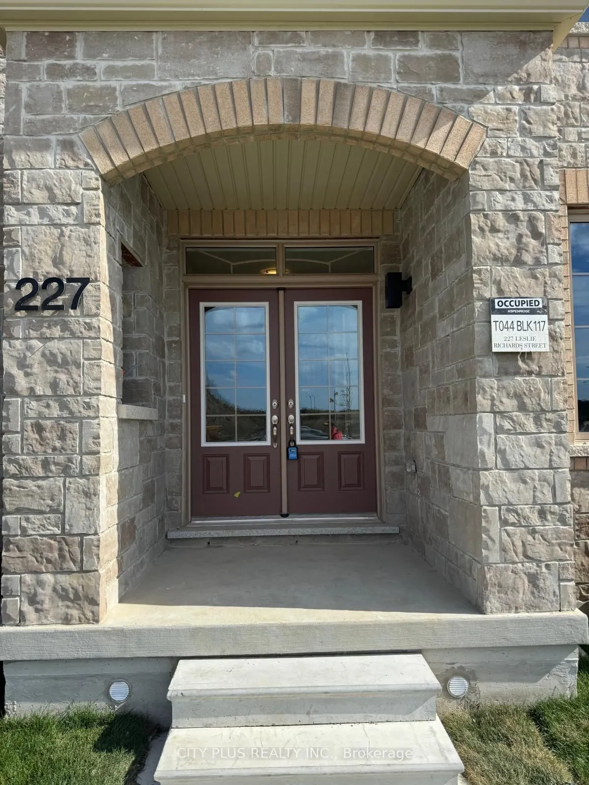 227 Leslie Richards Street