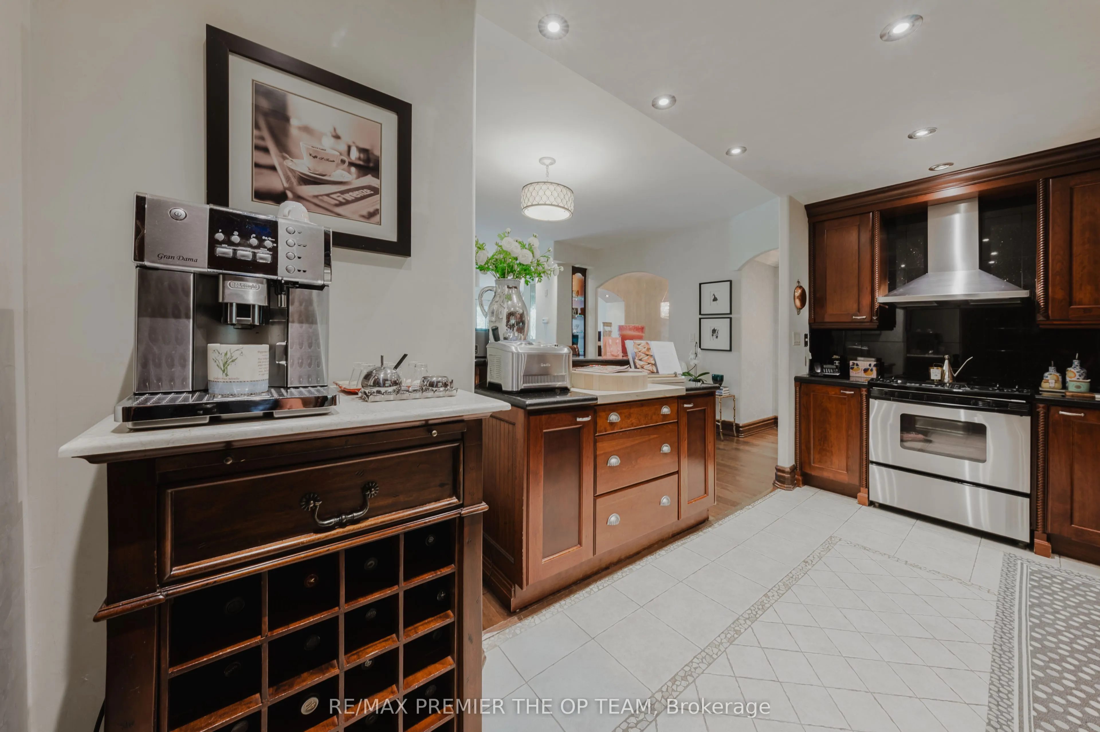 121 Woodbridge Avenue, #321