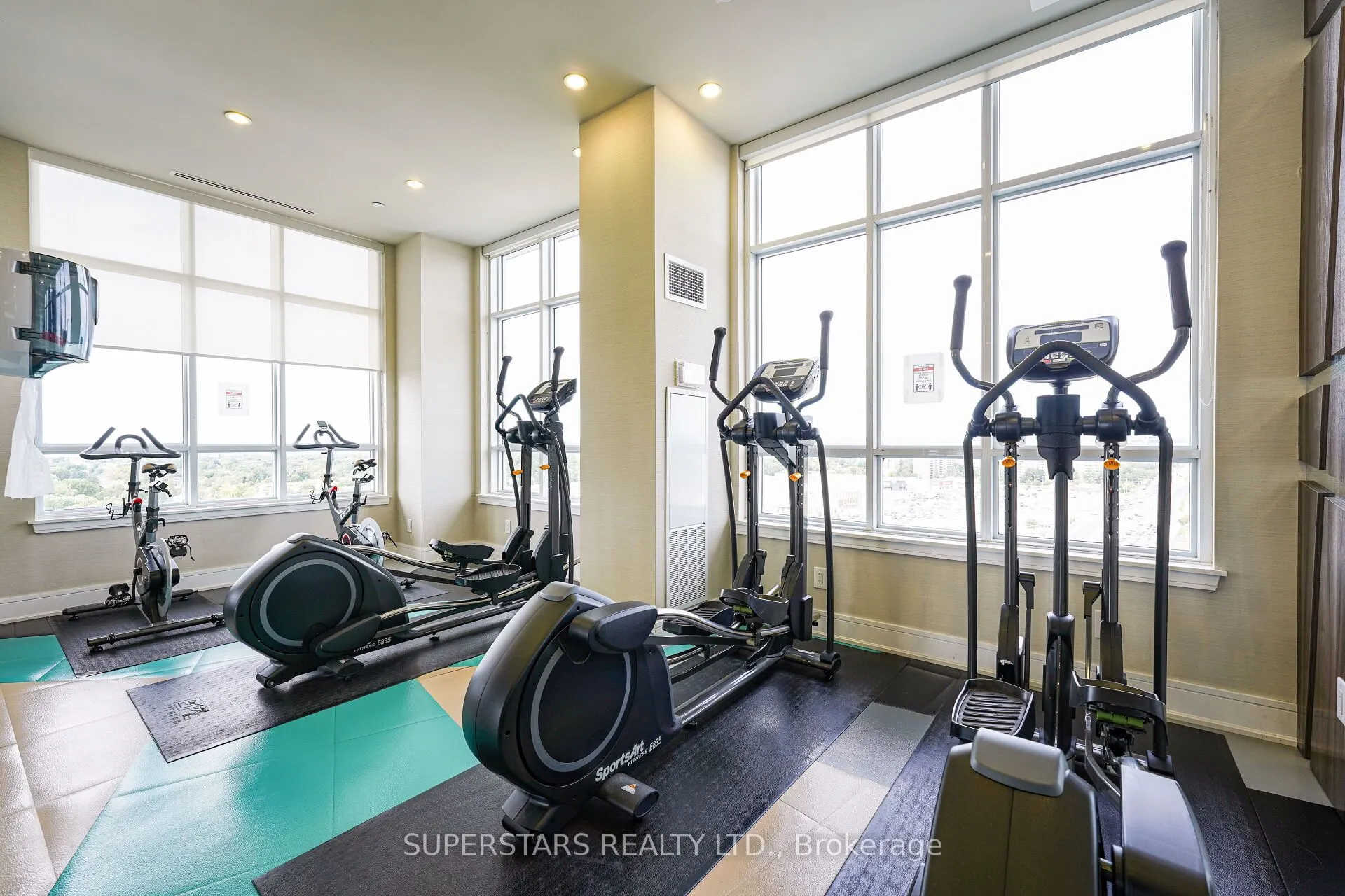 9199 Yonge Street, #807