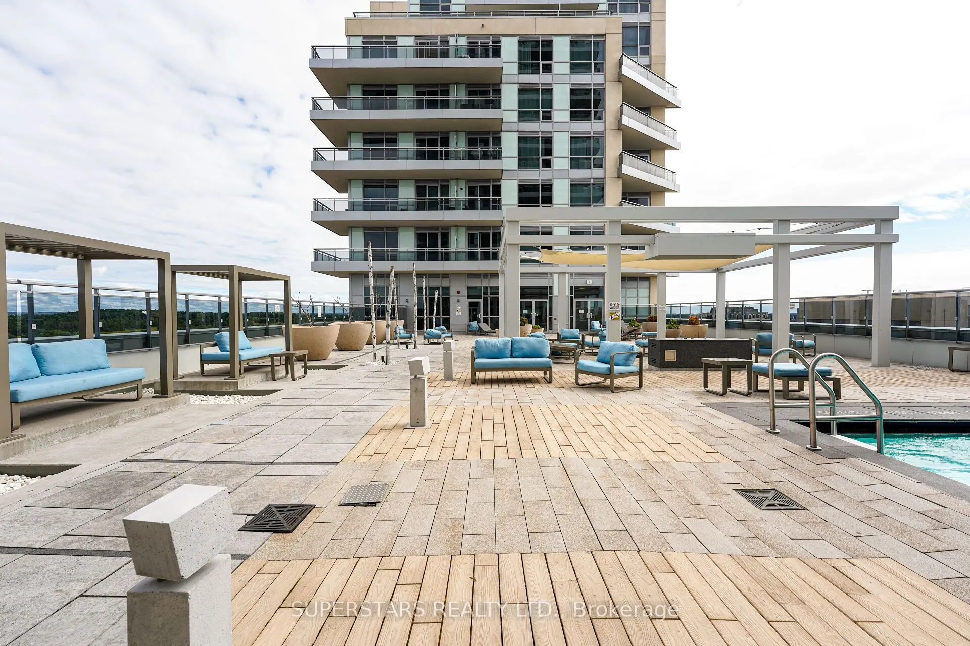 9199 Yonge Street, #807