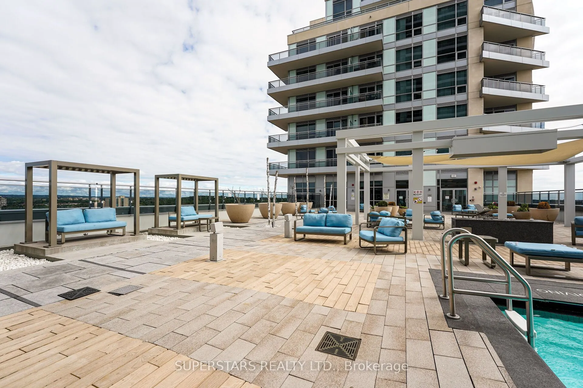 9199 Yonge Street, #807