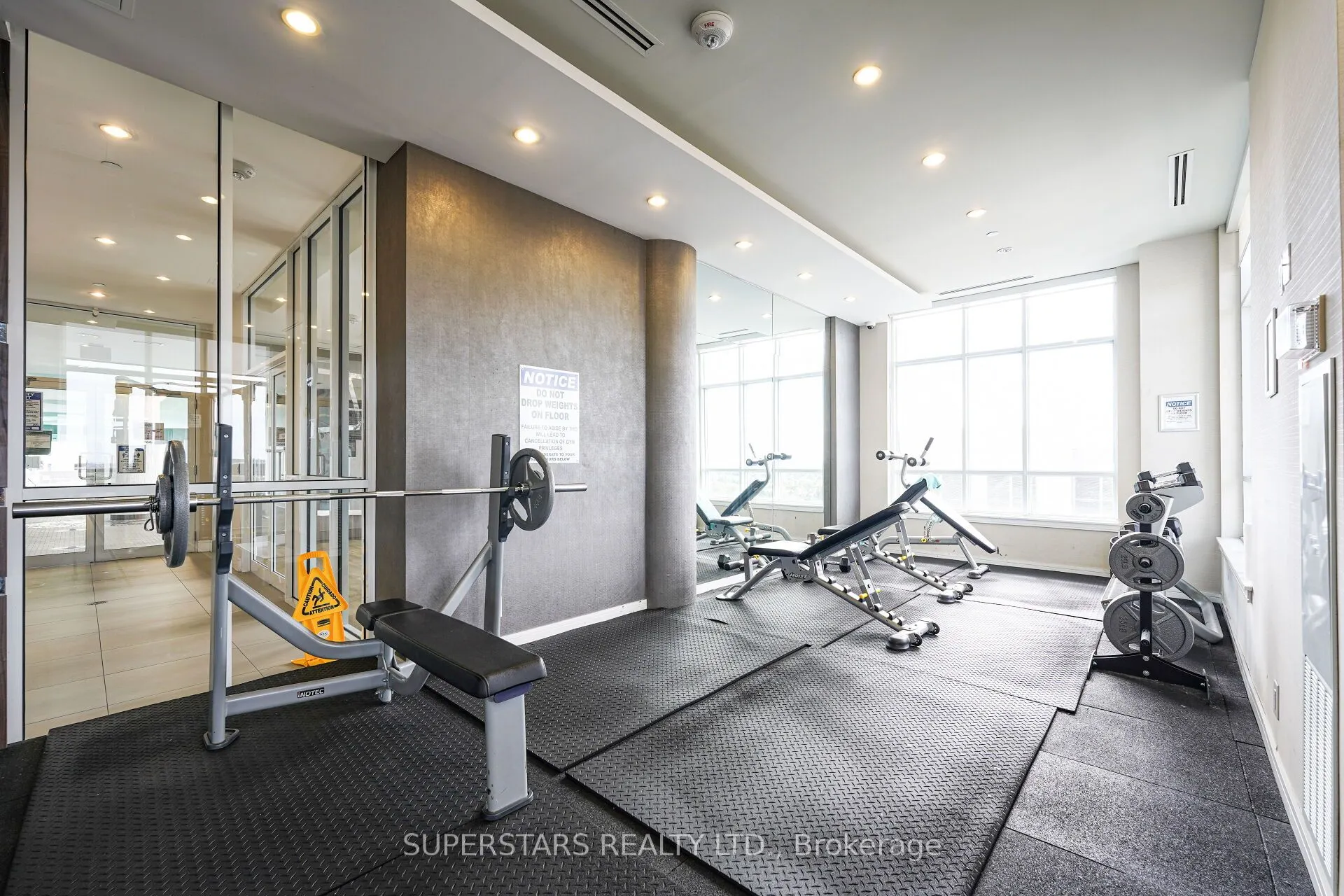 9199 Yonge Street, #807