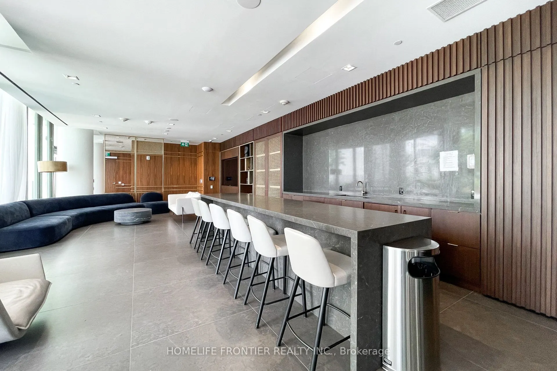 950 Portage Parkway, #303
