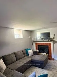 37 Depeuter Crescent