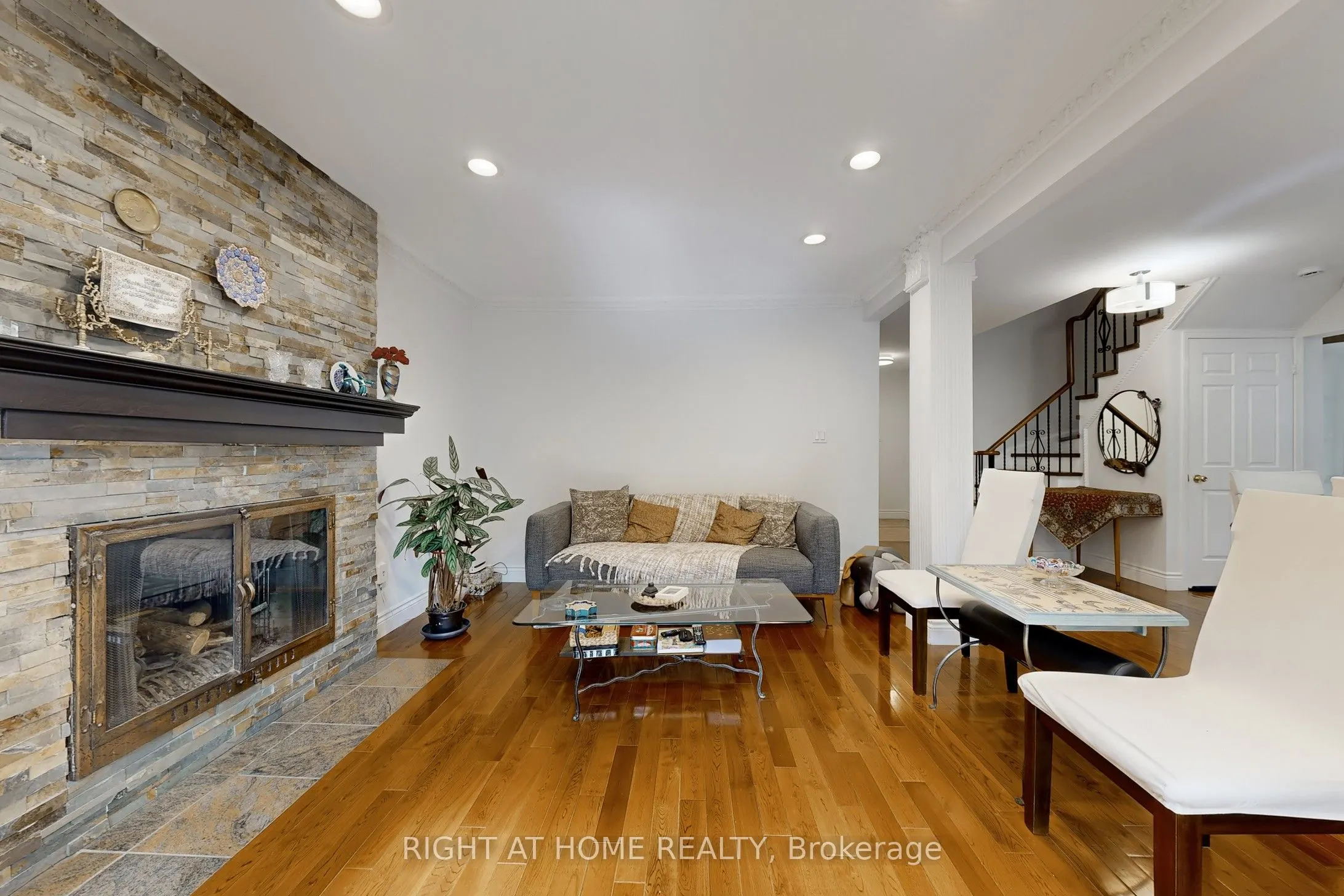52 Breckonwood Crescent