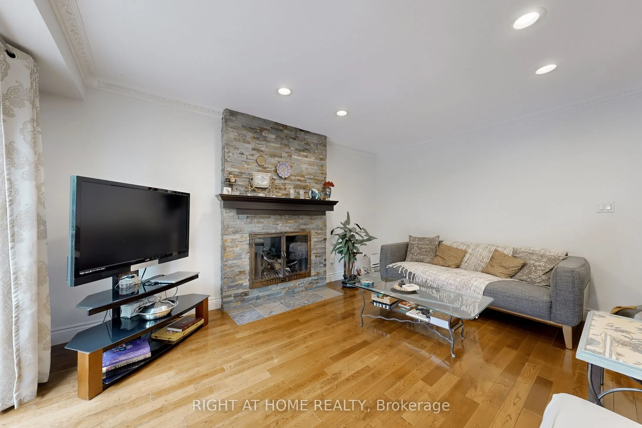 52 Breckonwood Crescent