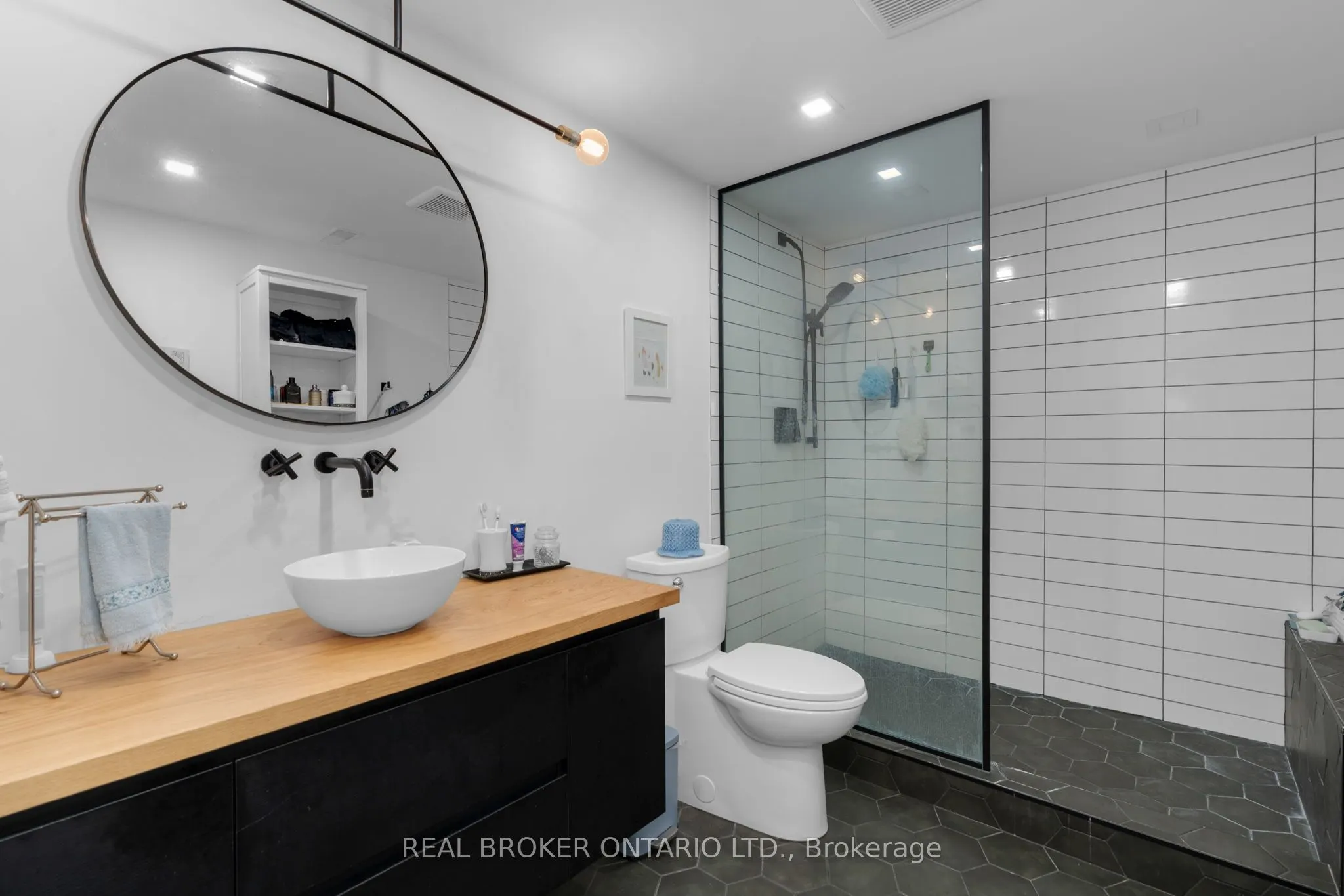 1 Dufferin Street