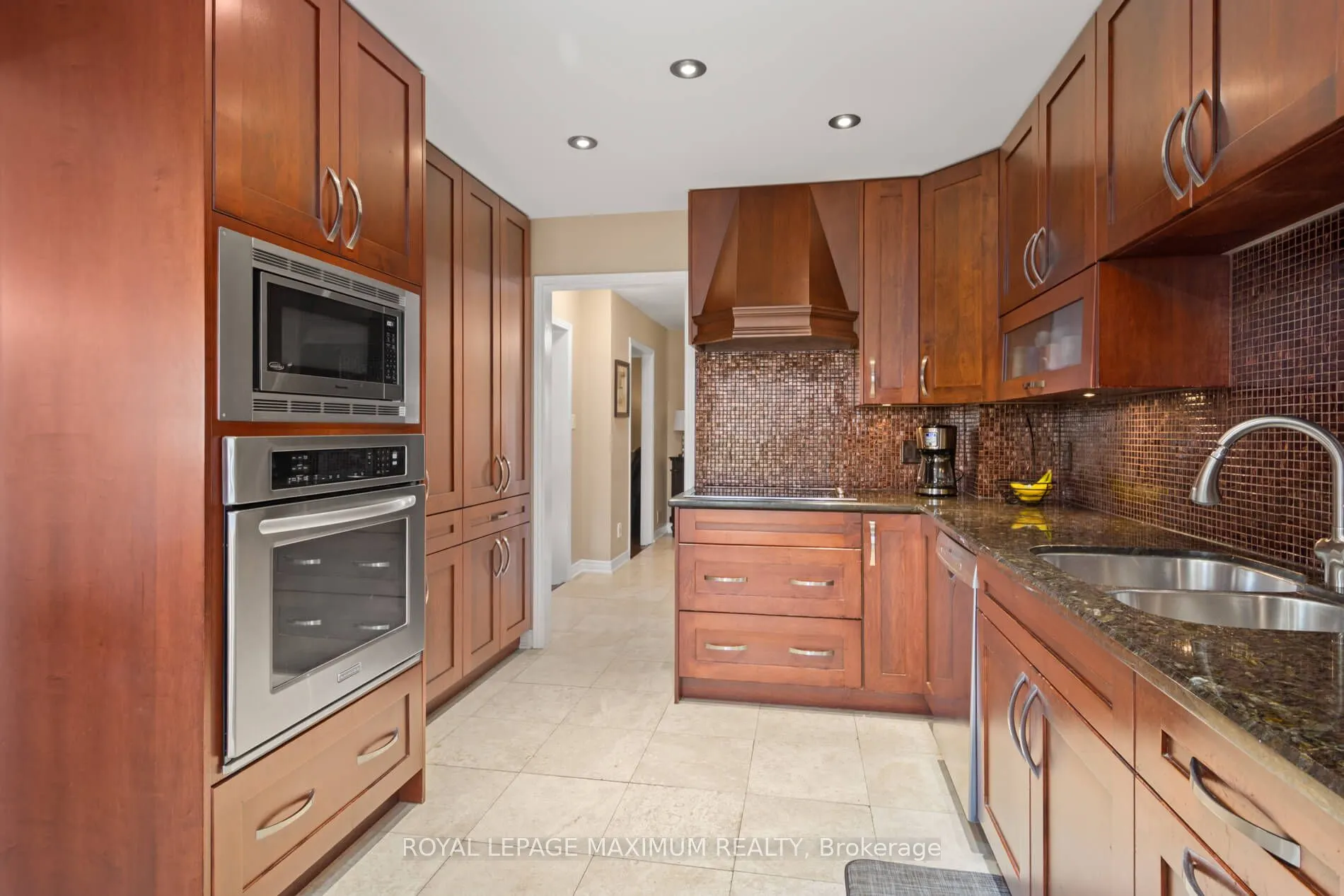 12 Checker Court