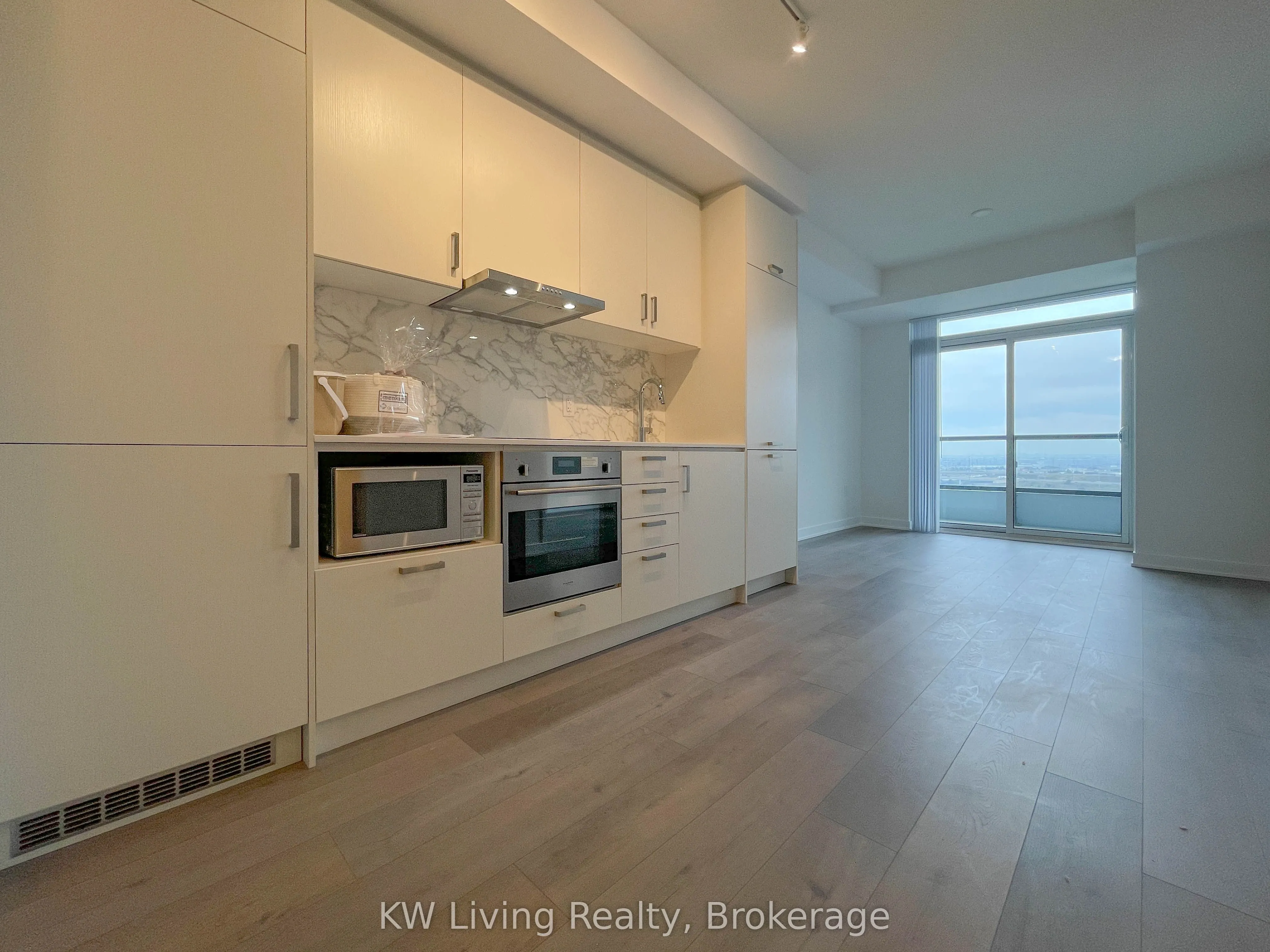 60 Honeycrisp Crescent, #1502