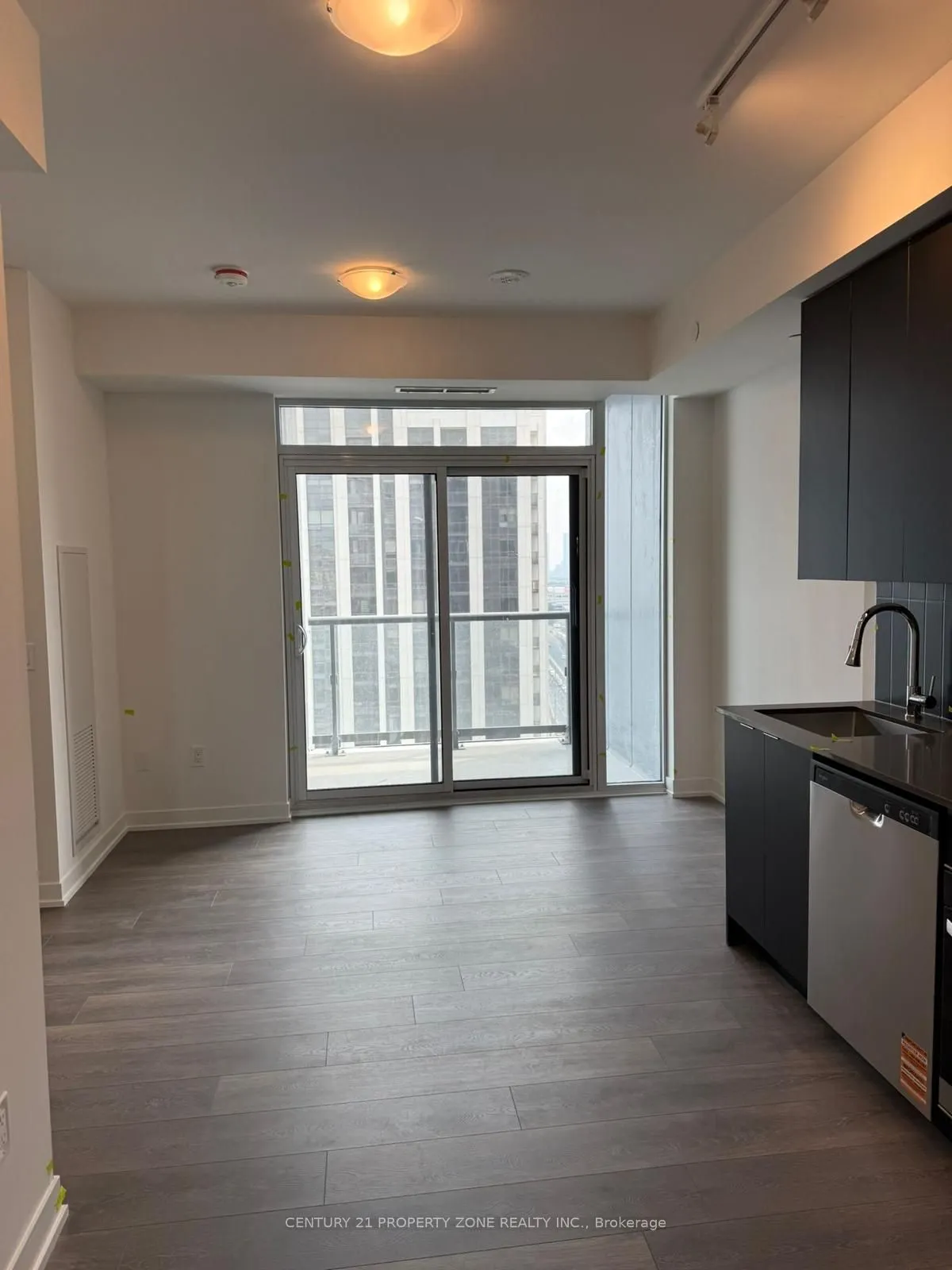 10 Abeja Street, #1619