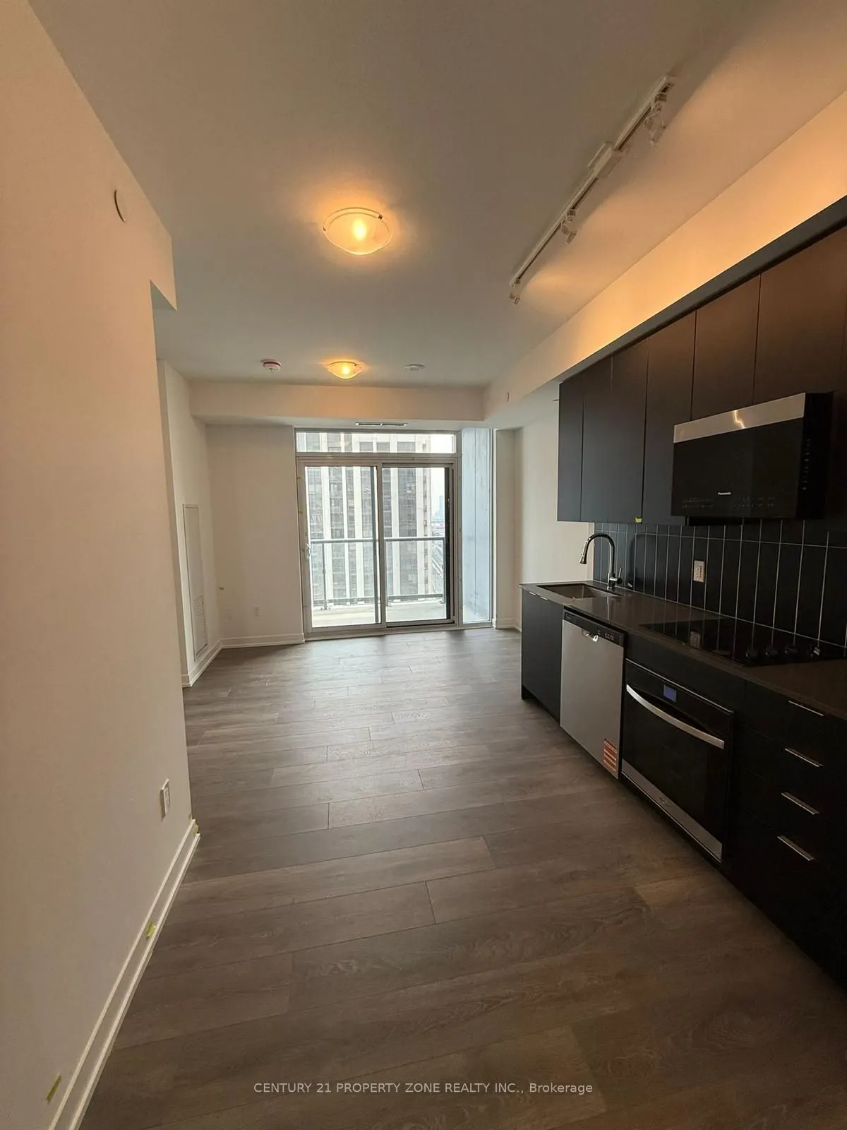 10 Abeja Street, #1619