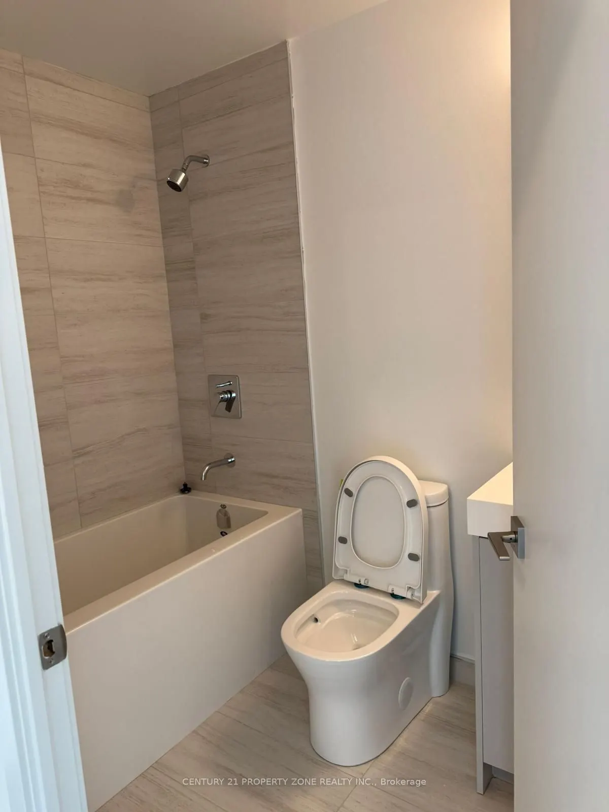 10 Abeja Street, #1619