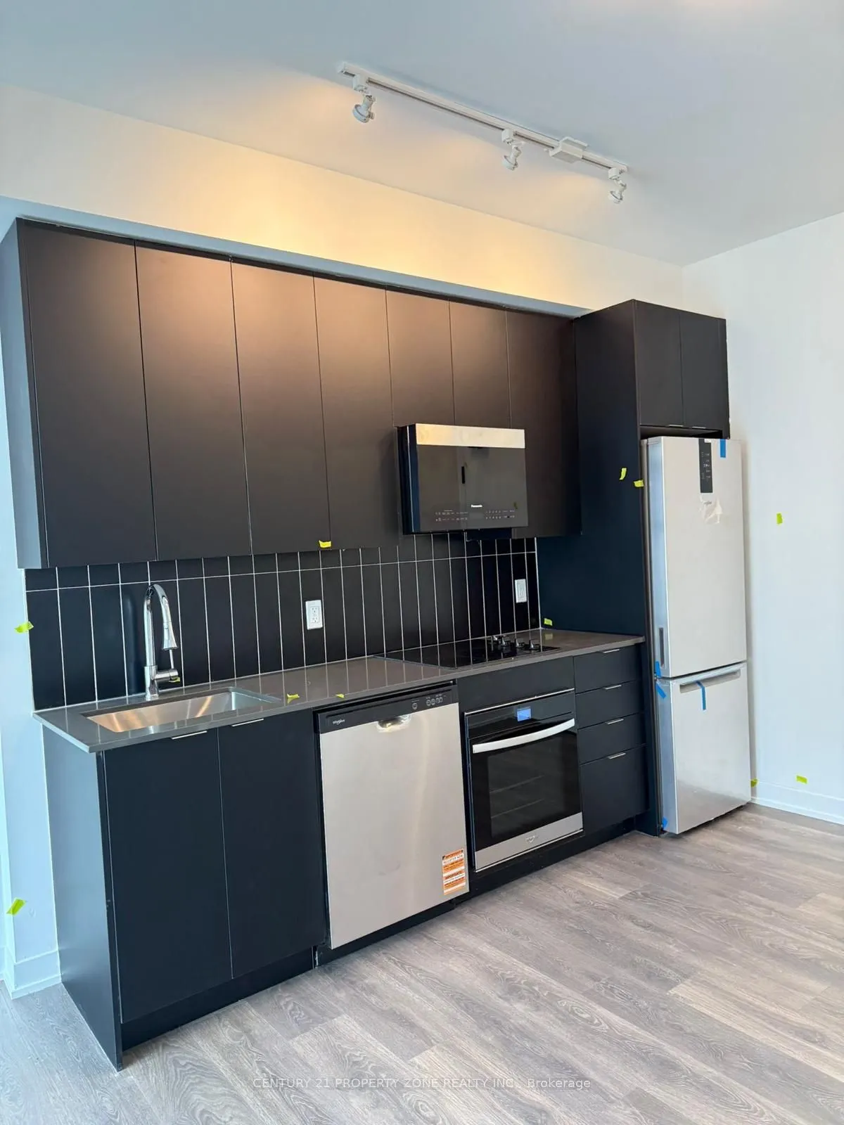 10 Abeja Street, #1619