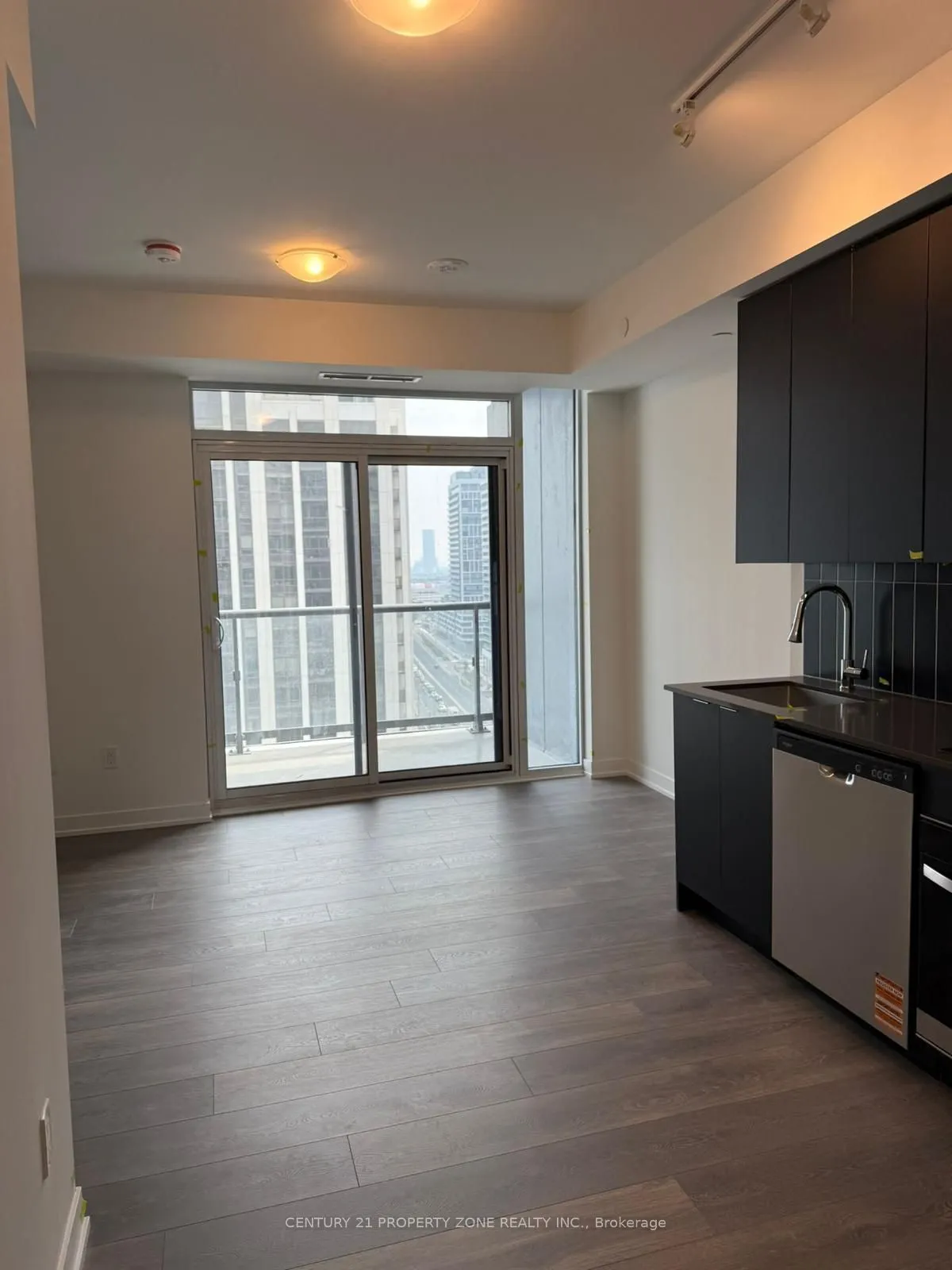 10 Abeja Street, #1619