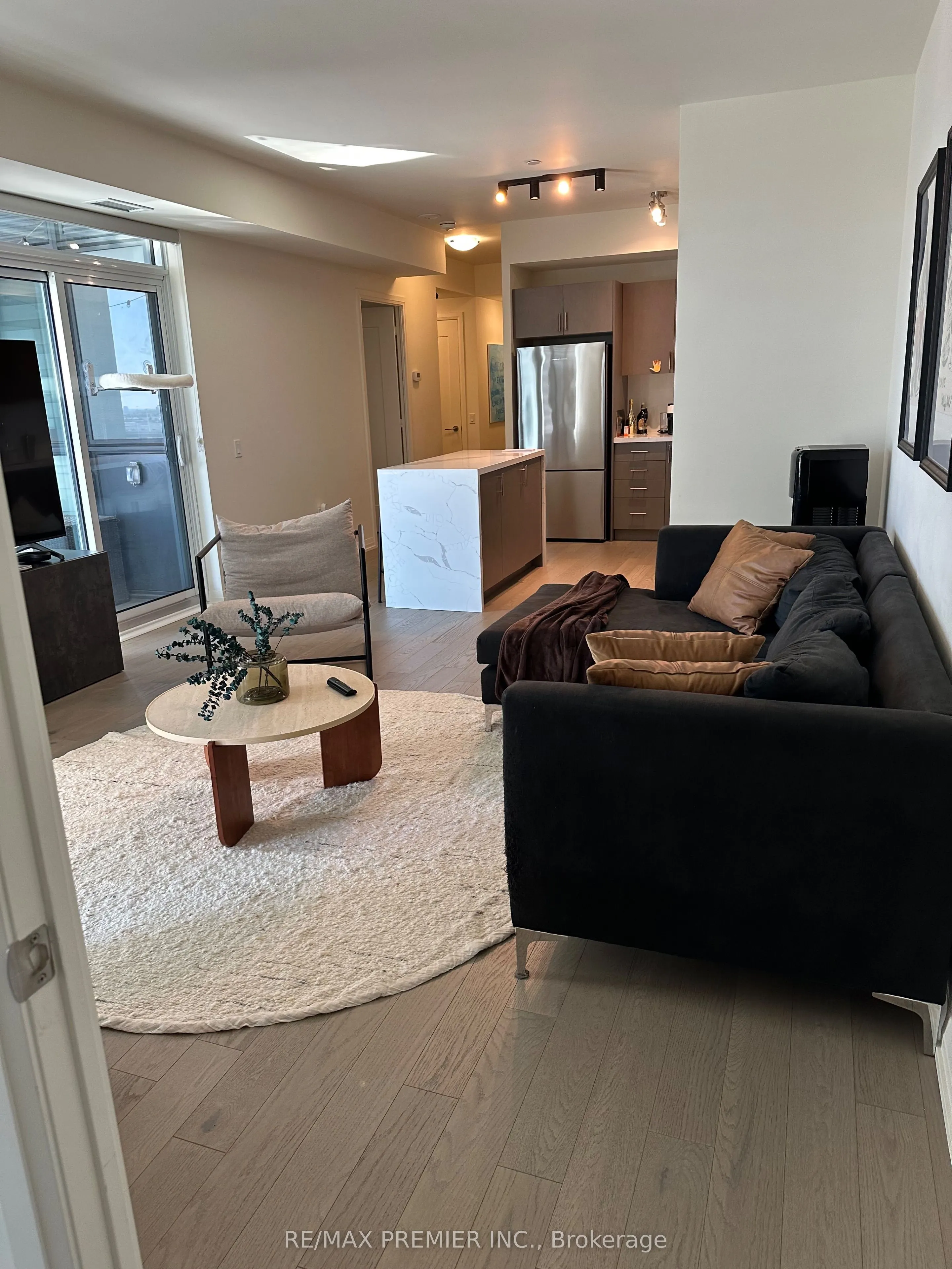 9000 Jane Street, #607