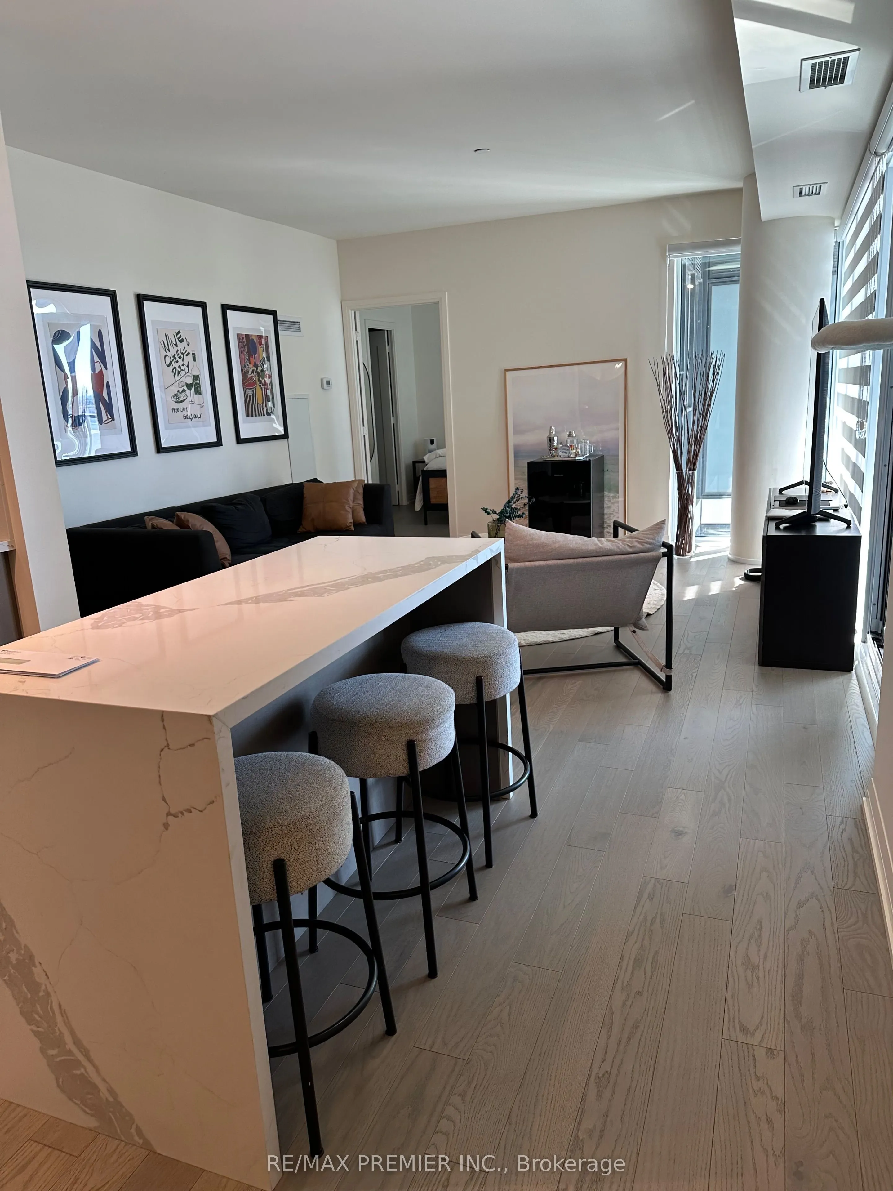 9000 Jane Street, #607