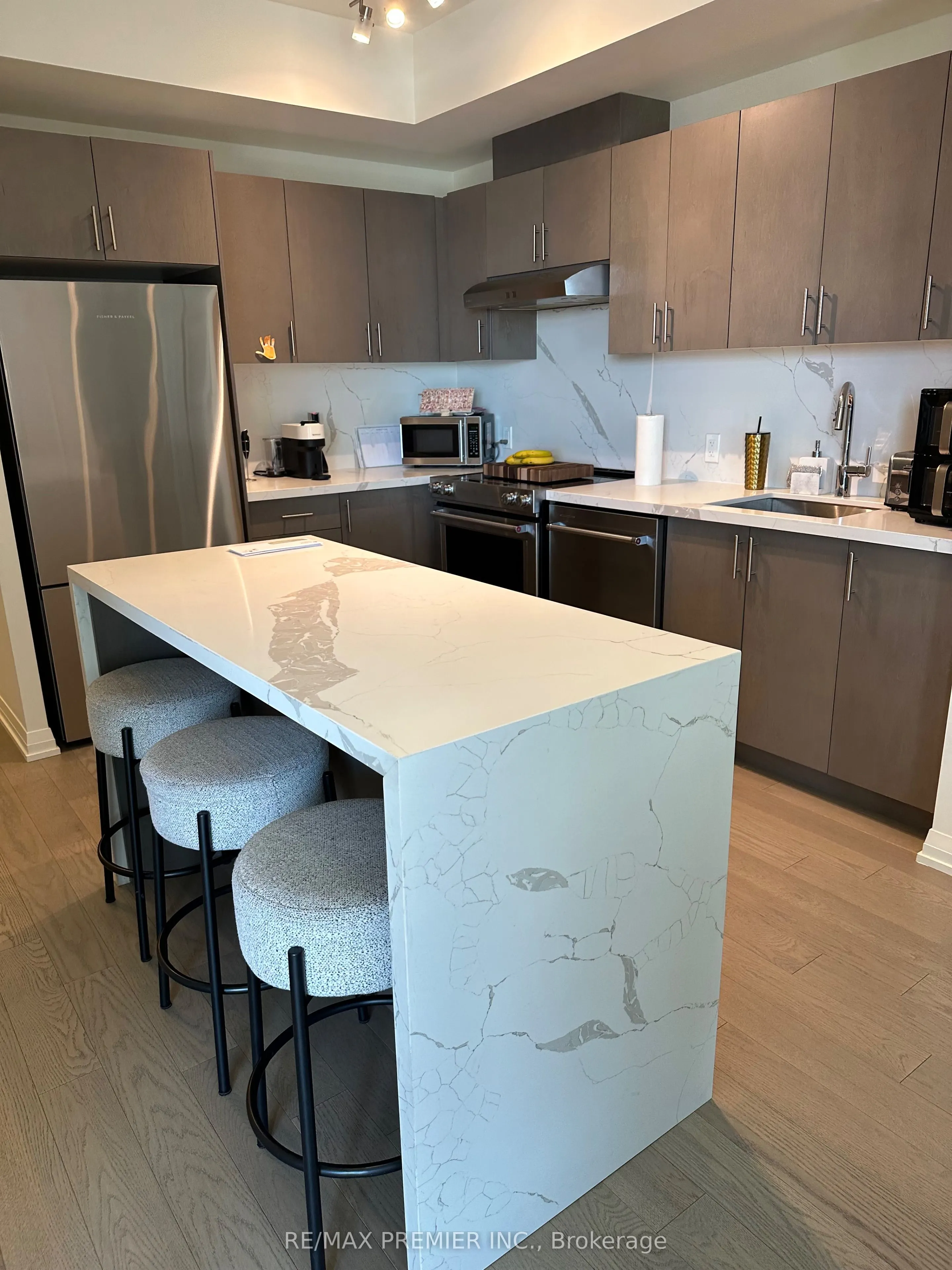9000 Jane Street, #607