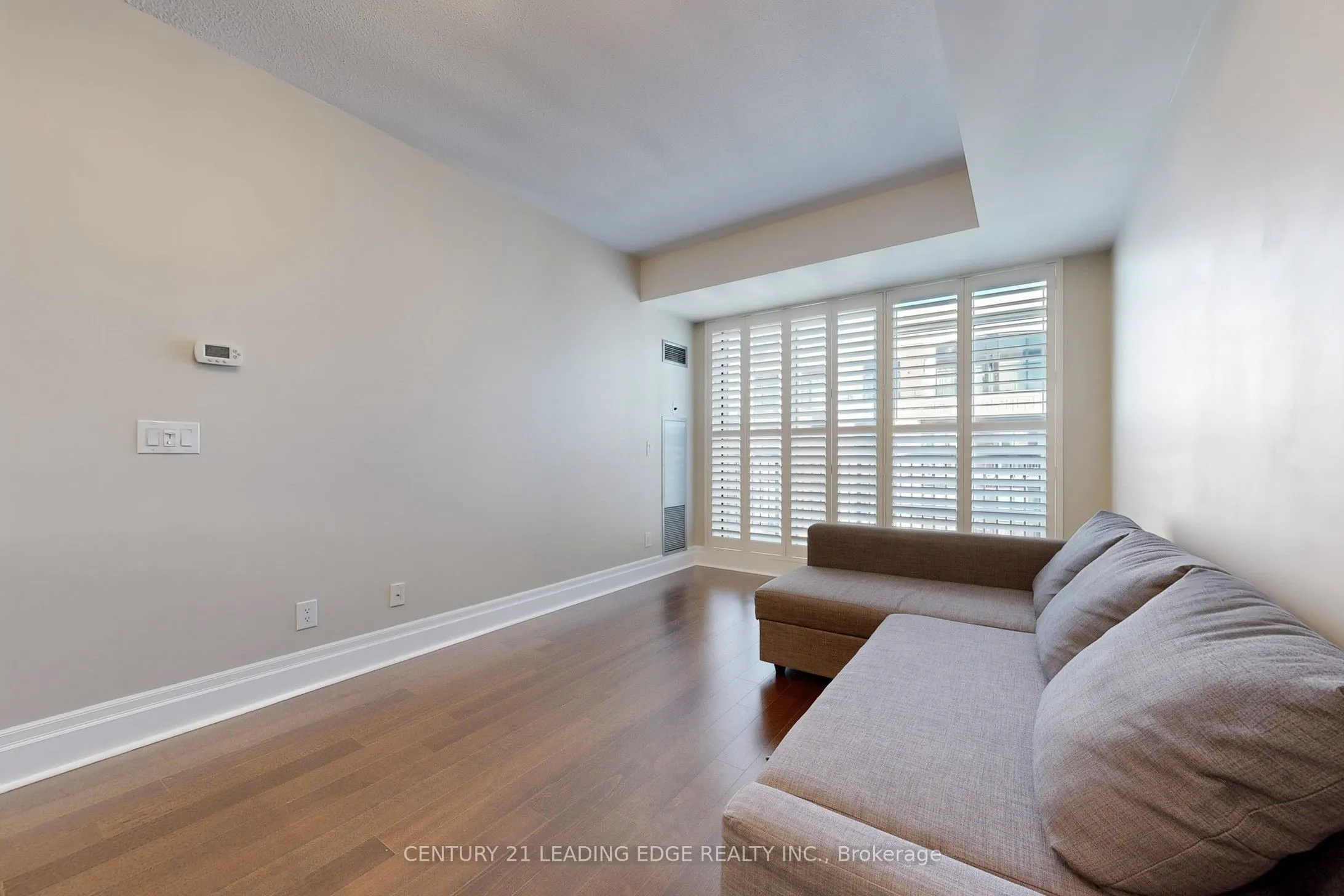 131 Upper Duke Crescent, #906